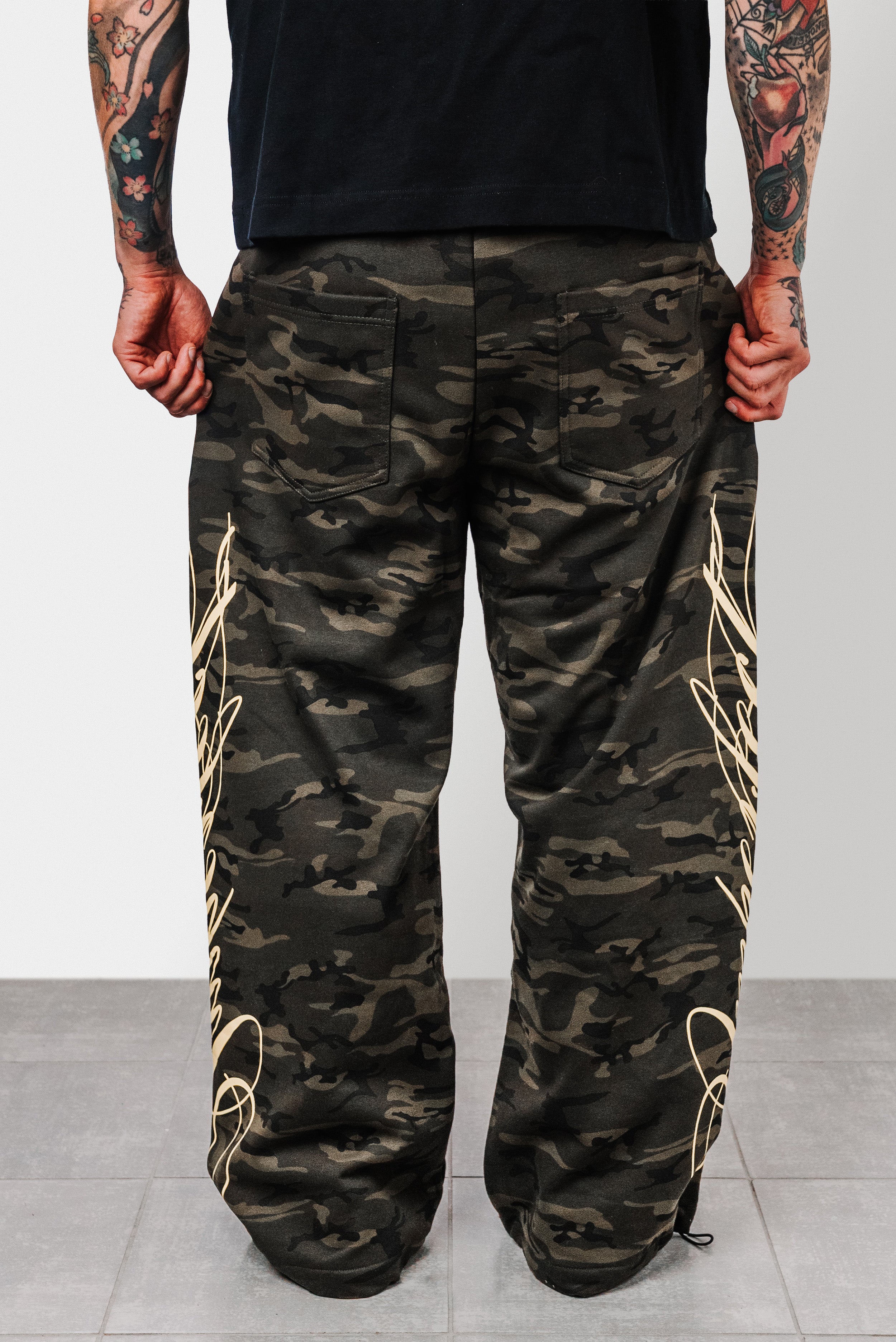 YELLOW SCRIPT CAMO SWEATPANTS - Shoebuya Design