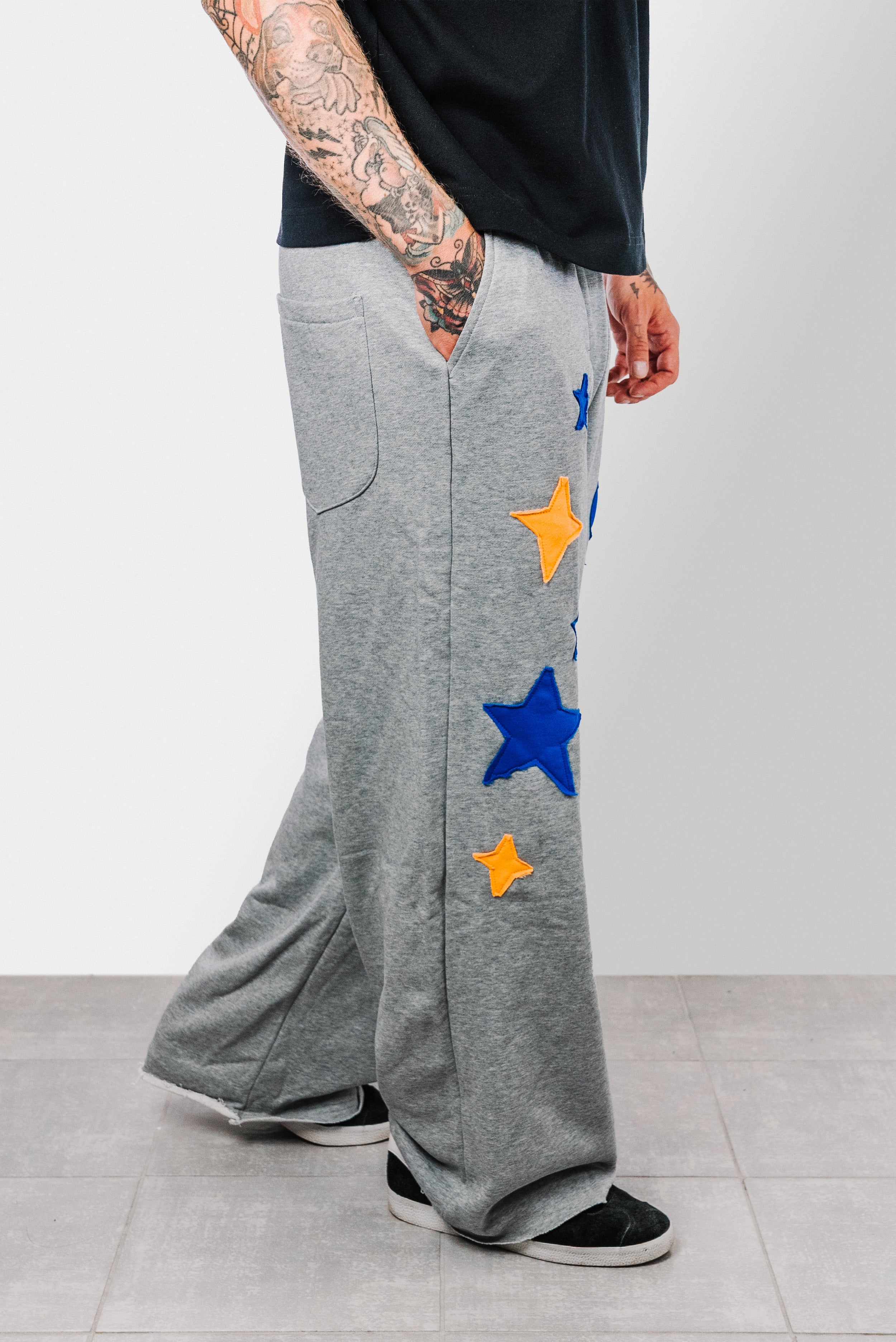 STAR PATCH GREY SWEAT PANTS - Shoebuya Design