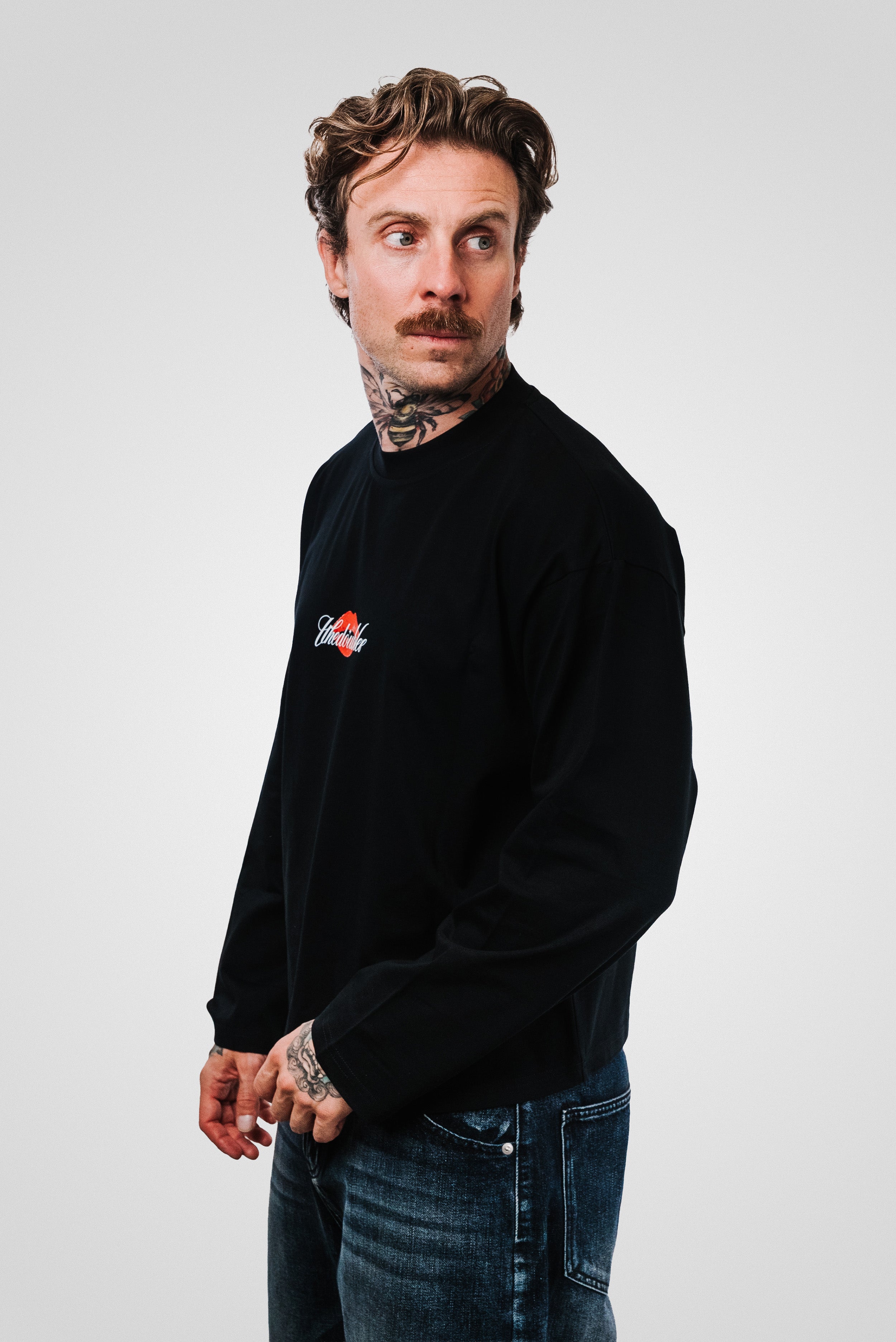 KISS ME BLACK BOXY LONGSLEEVE - TheDoubleE