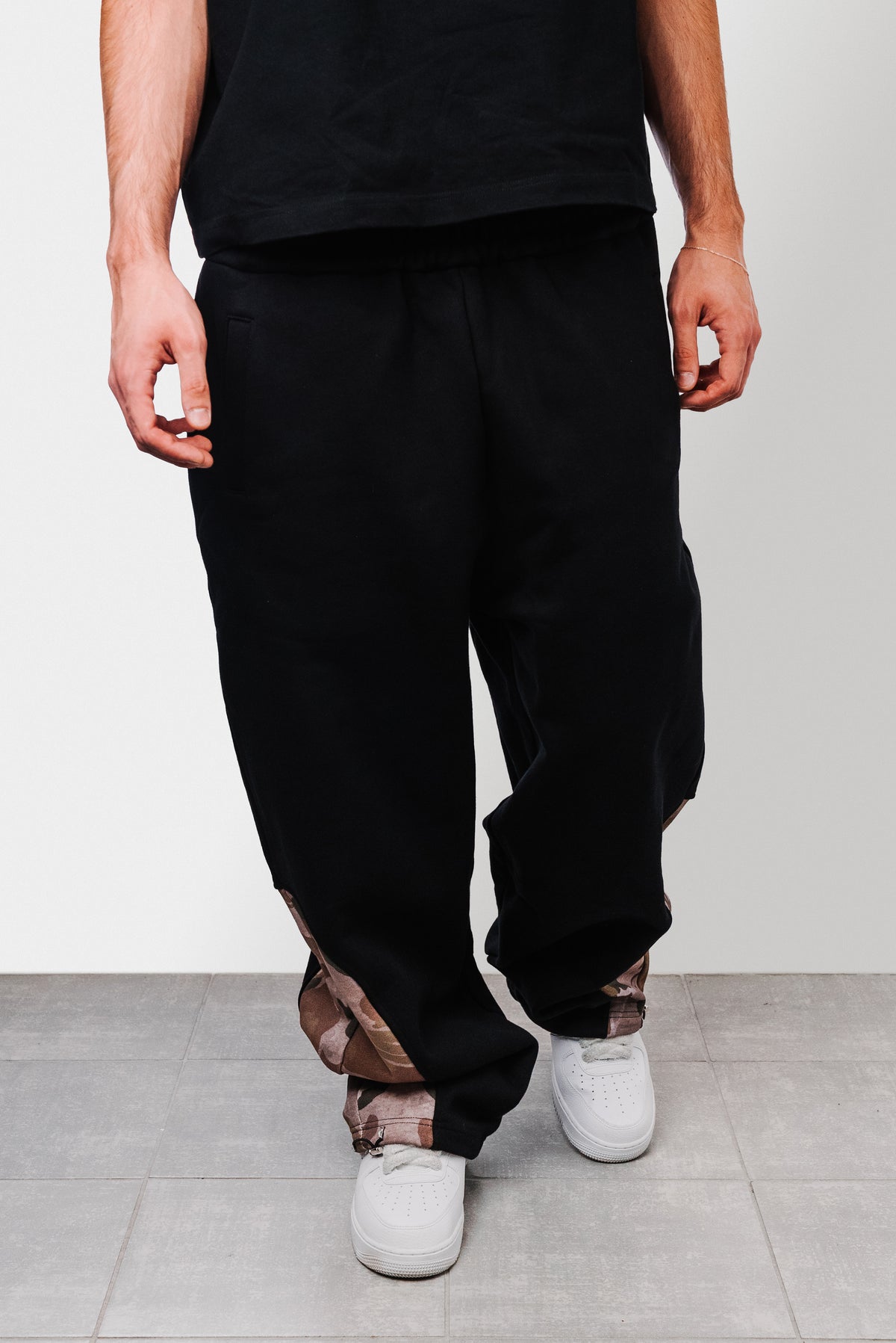CAMO SWEATPANTS - Lost Boys