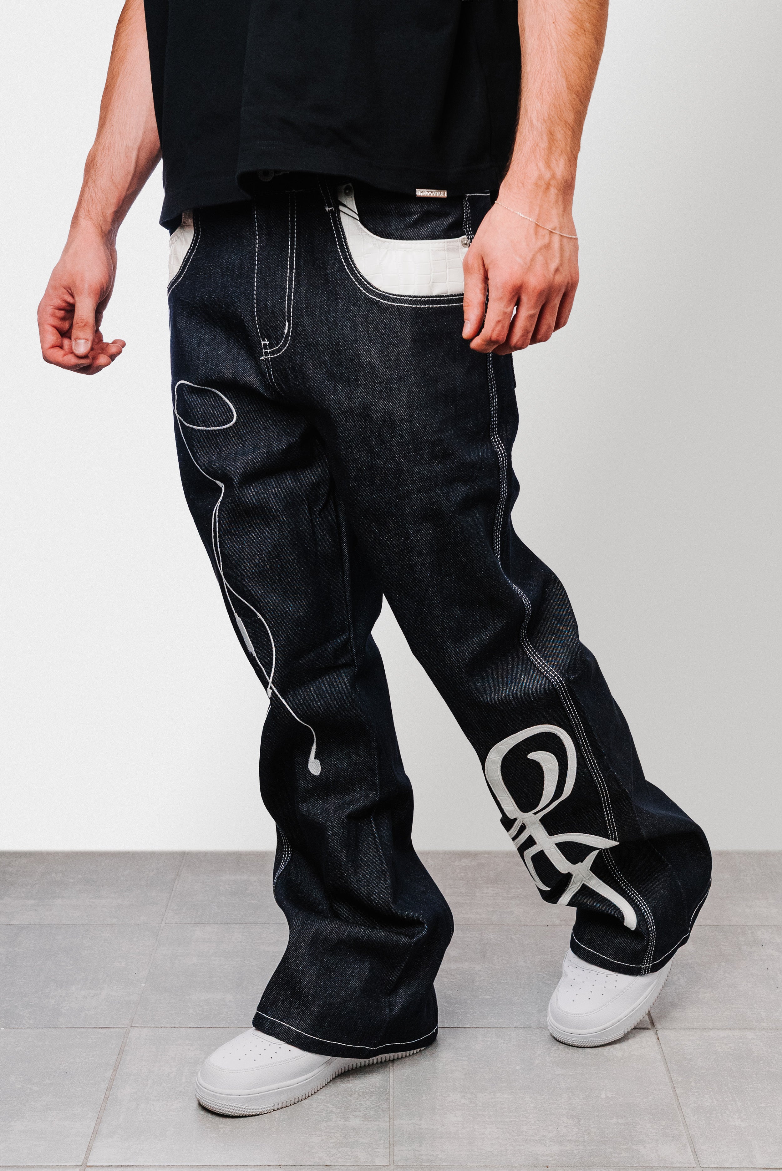 WHITE CROCO DETAILS RAW BLACK DENIM JEANS - Shoebuya Design