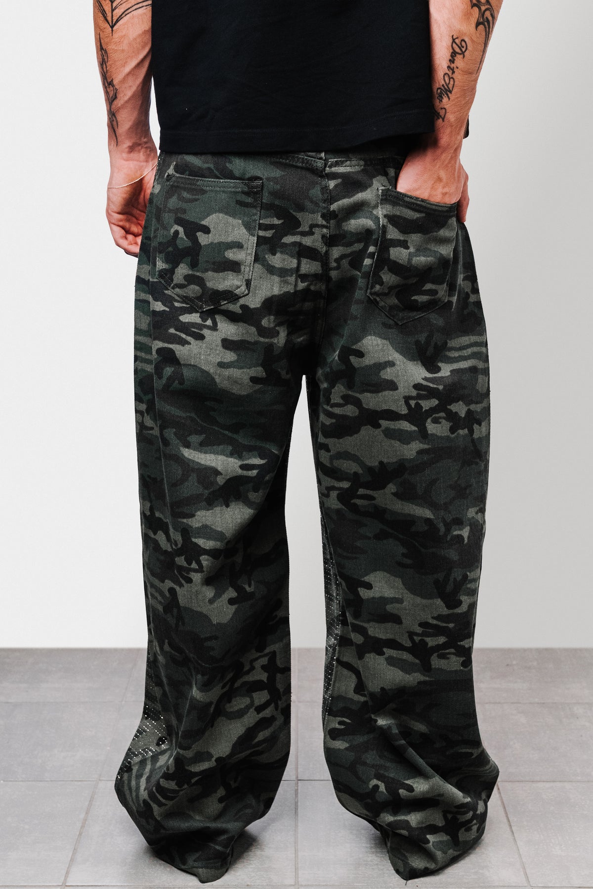 JUNGLE BRILL CAMO JEANS - Shoebuya Design