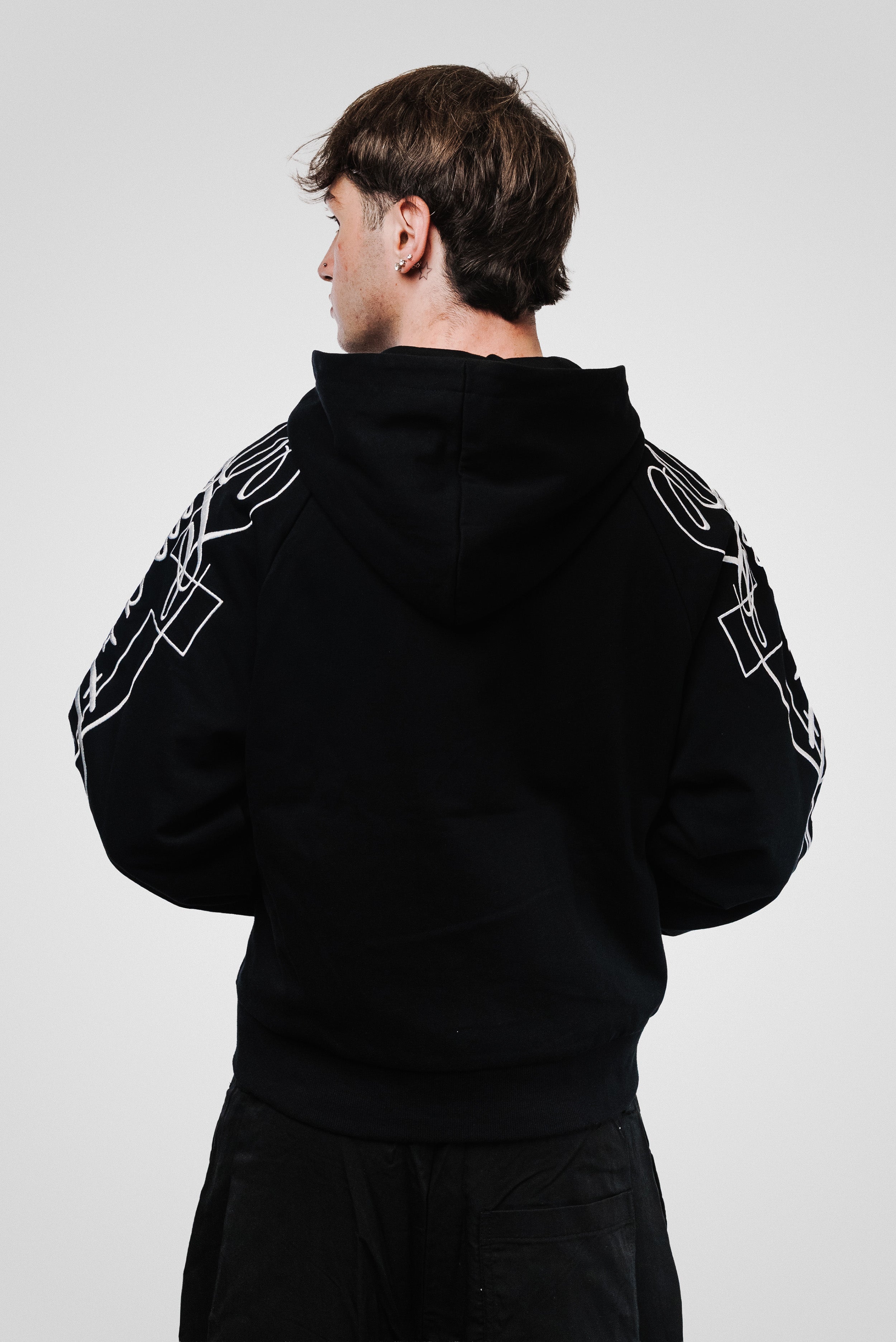 EMBROIDERED ITALICS WRITING BLACK HOODIE - Shoebuya Design