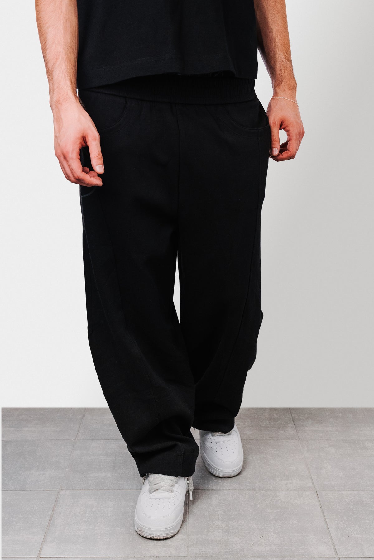 CLASSIC FIT DTG PRINTED BLACK SWEATPANTS - TheDoubleE