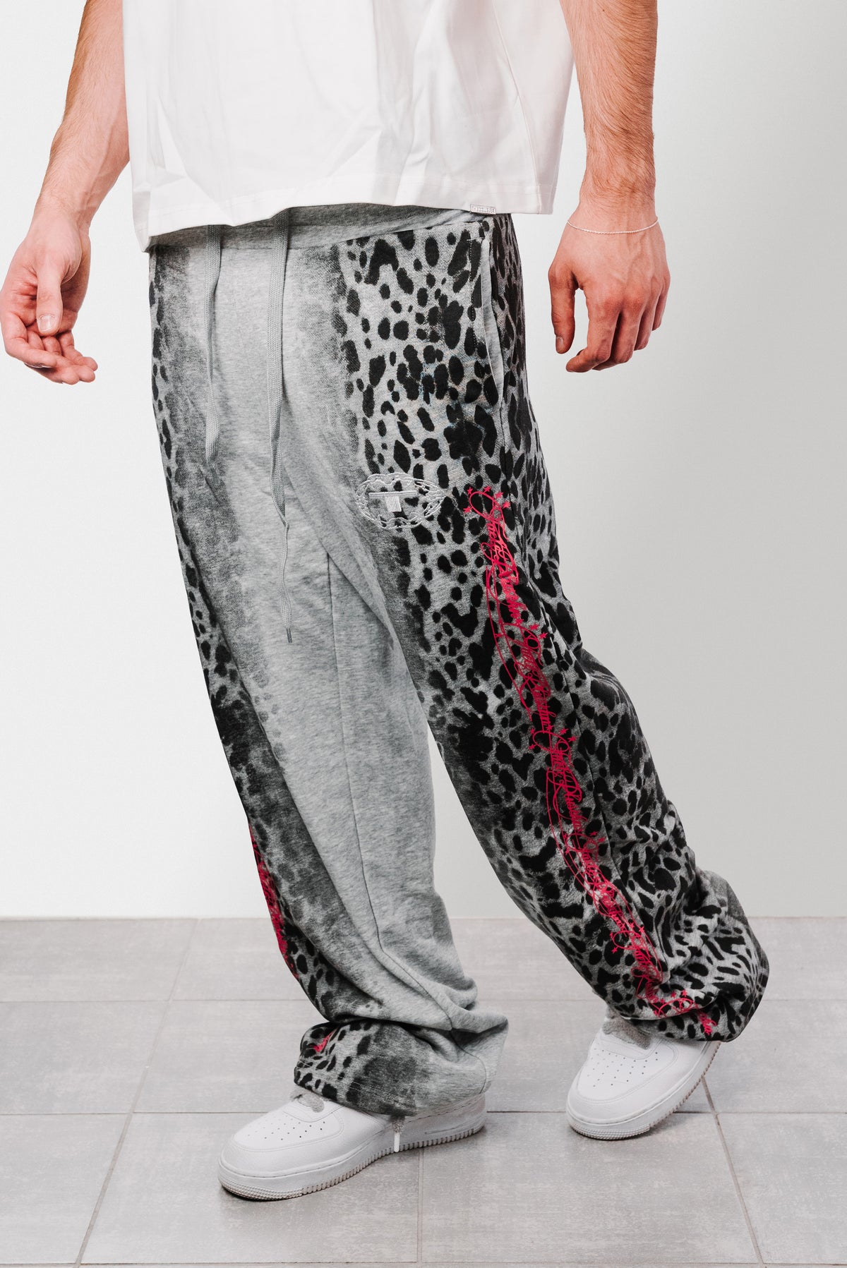 LEOPARD PINK SCRIPT GREY SWEAT PANTS - Shoebuya Design