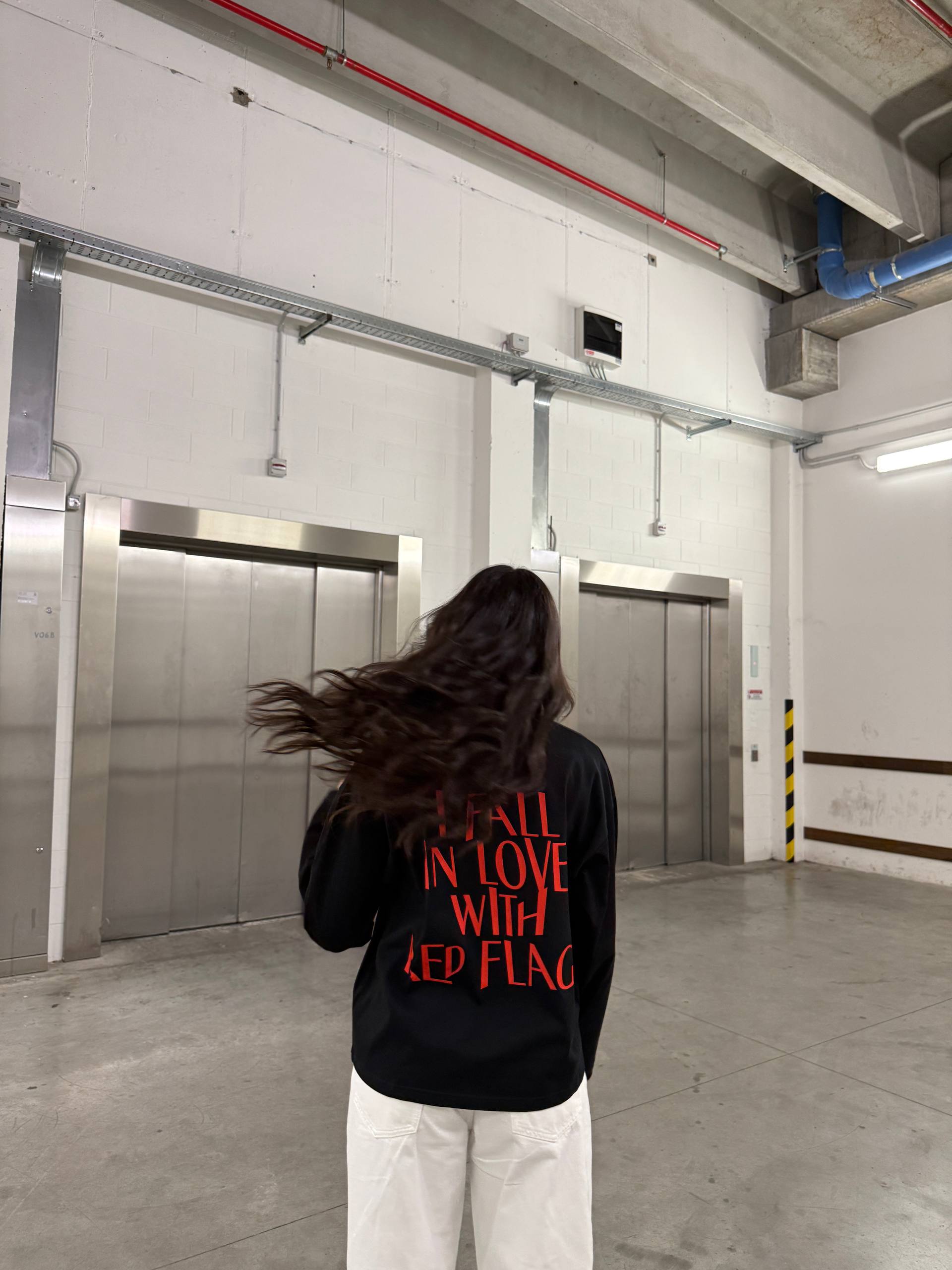 RED FLAGS BLACK BOXY LONGSLEEVE - TheDoubleE