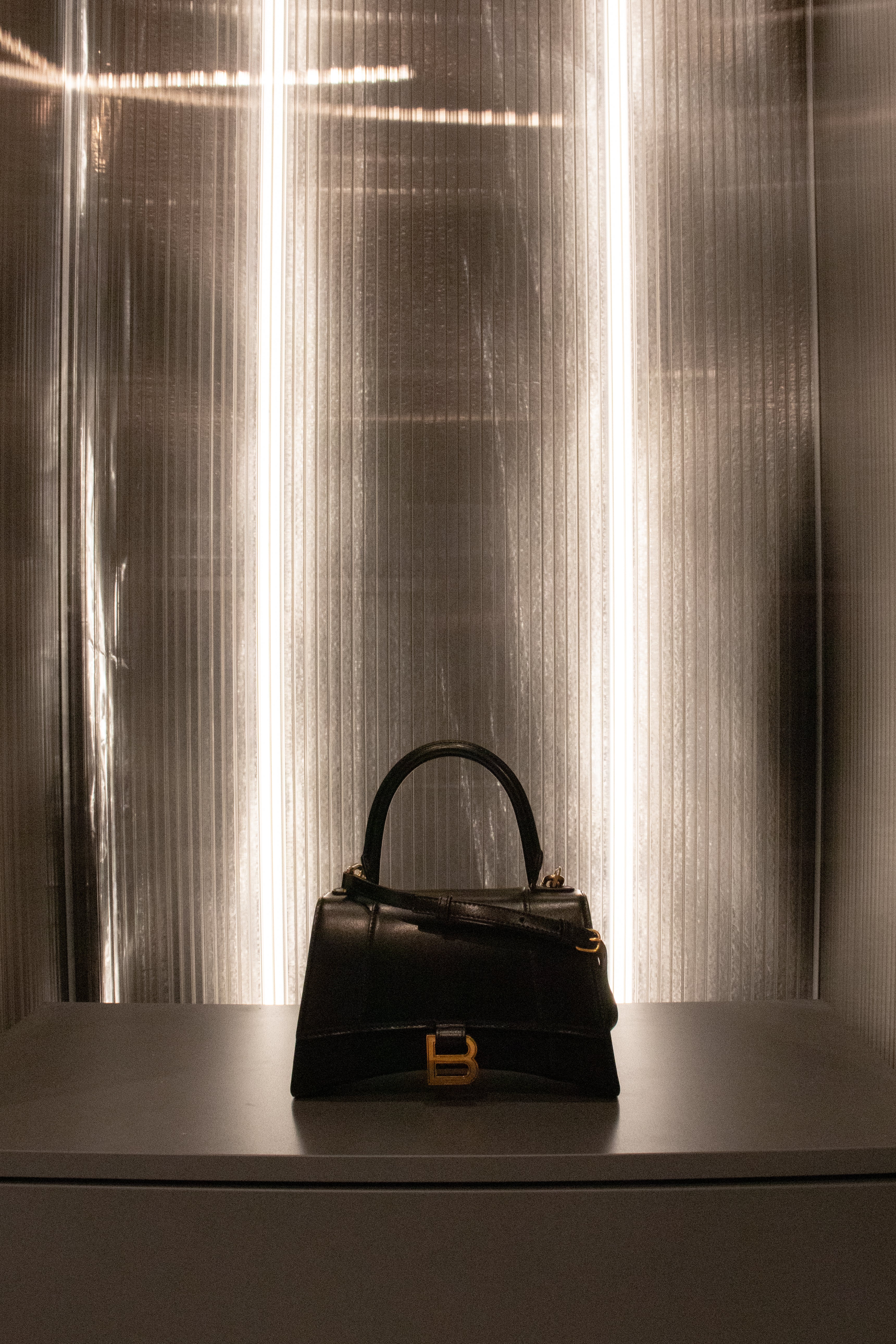 BALENCIAGA BORSA HOURGLASS TOP HAND SHINY BLACK