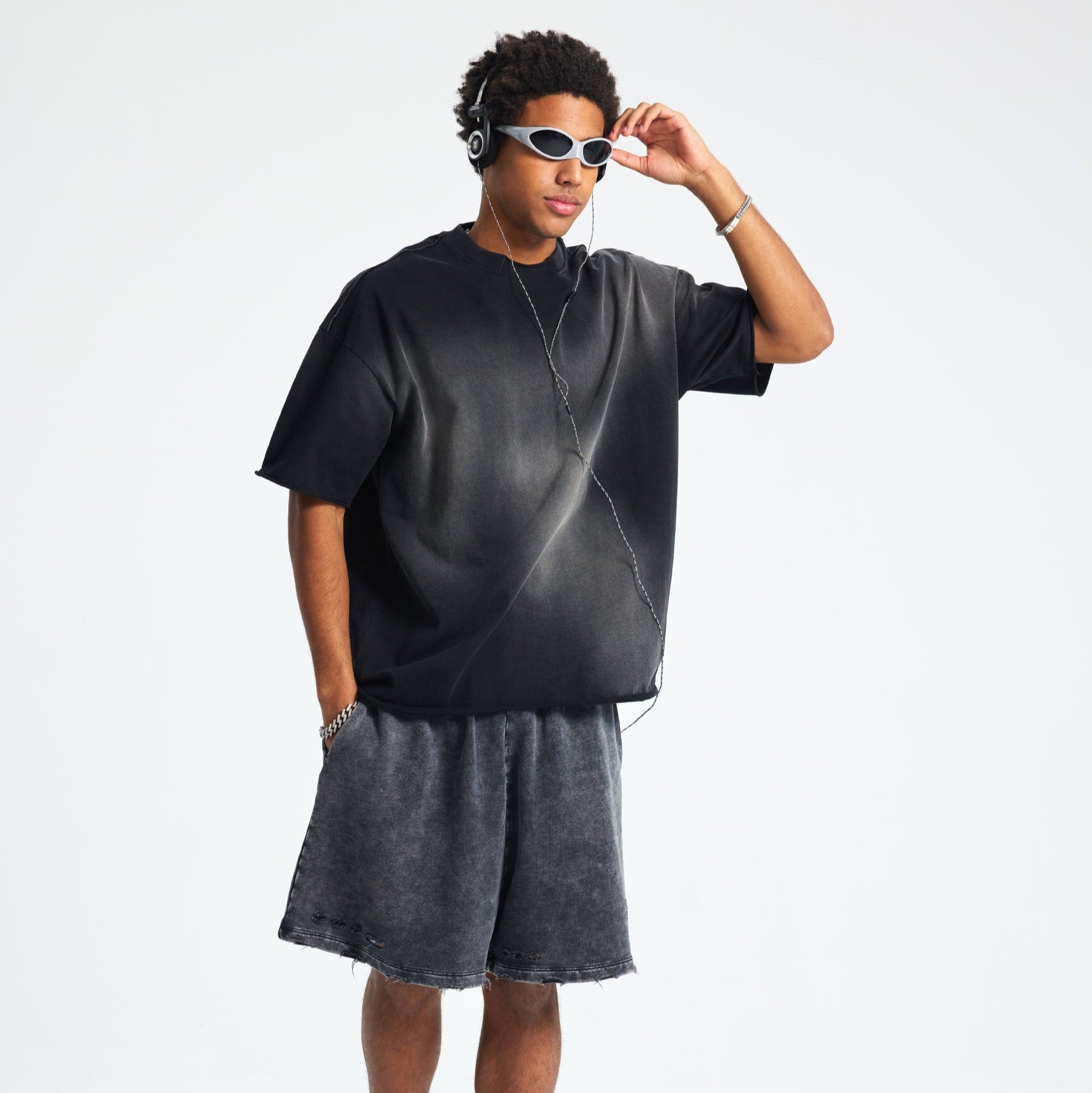 THE DISTRESSED SPRAY FRAYED EDGES TEE BLACK - Shoebuya Brand