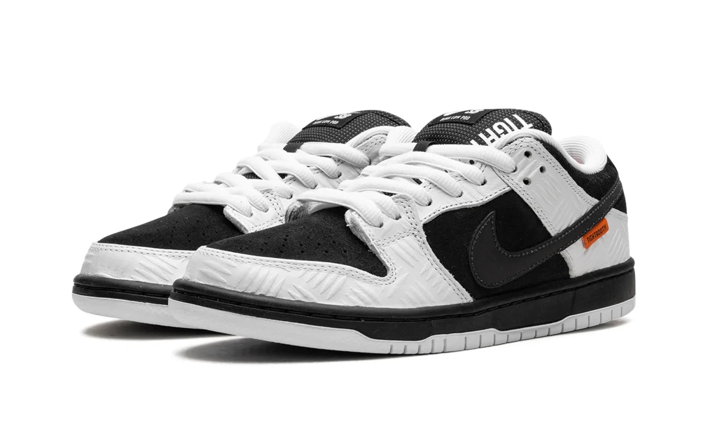 NIKE DUNK LOW SB TIGHTBOOTH