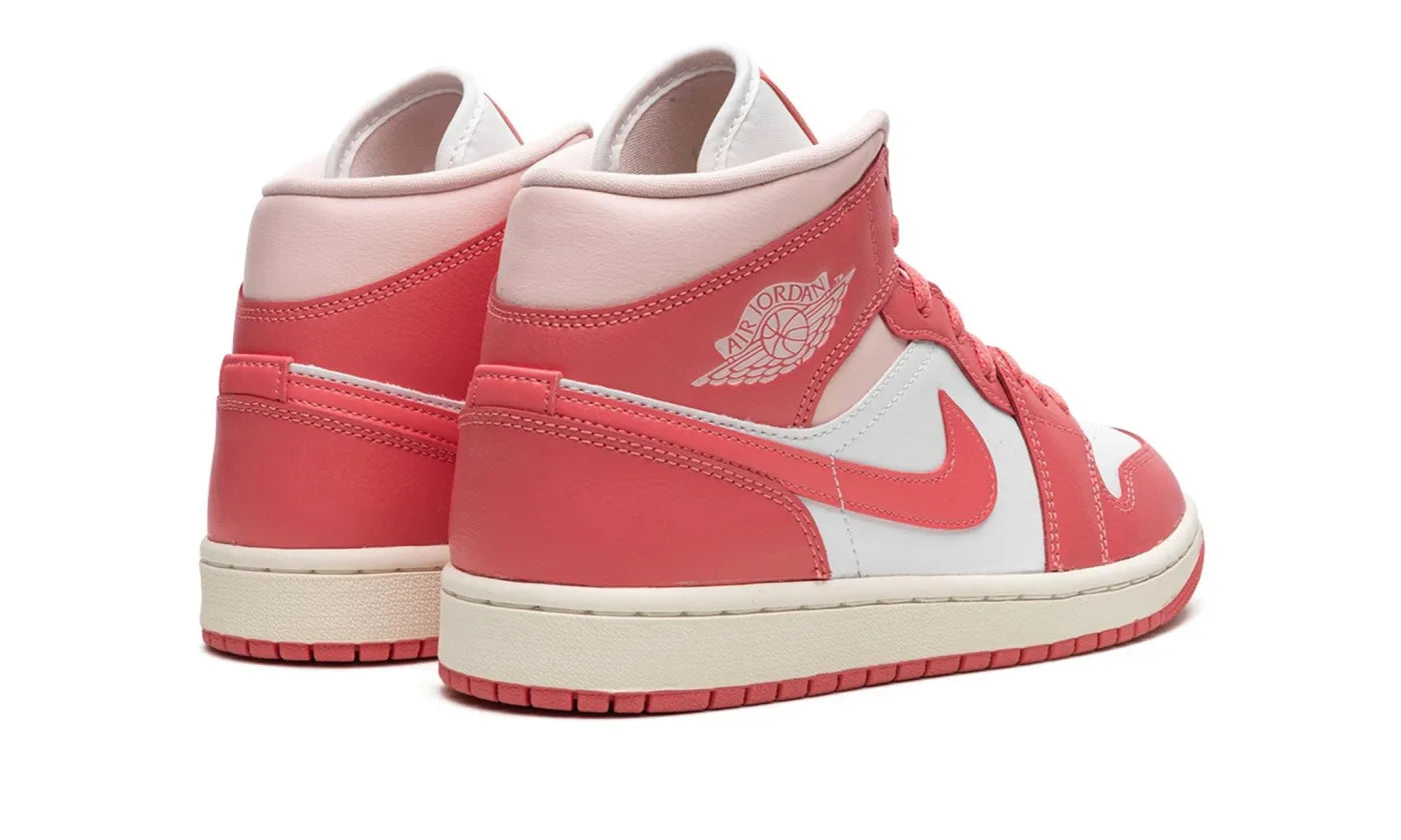 AIR JORDAN 1 MID STRAWBERRIES AND CREAM (W)