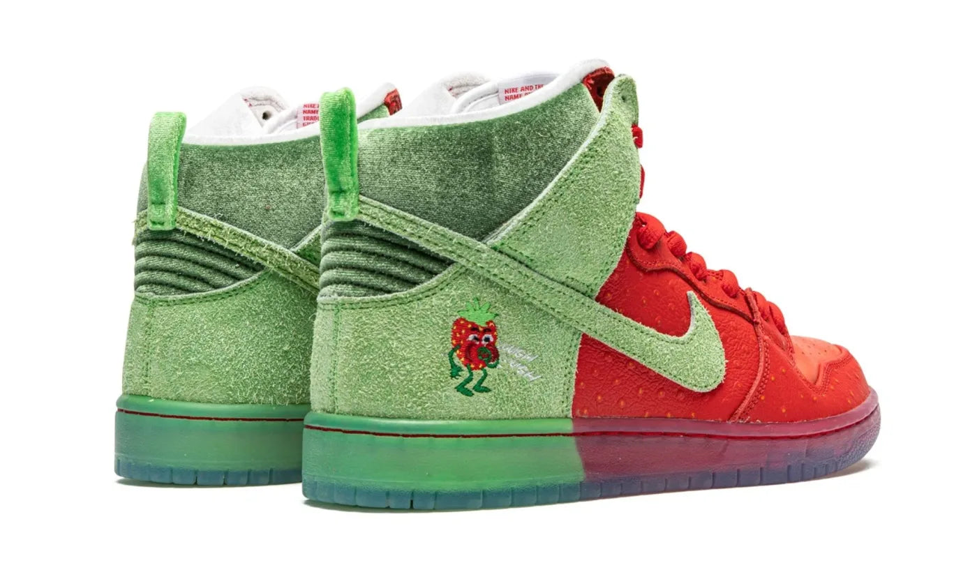 NIKE DUNK HIGH SB STRAWBERRY COUGH