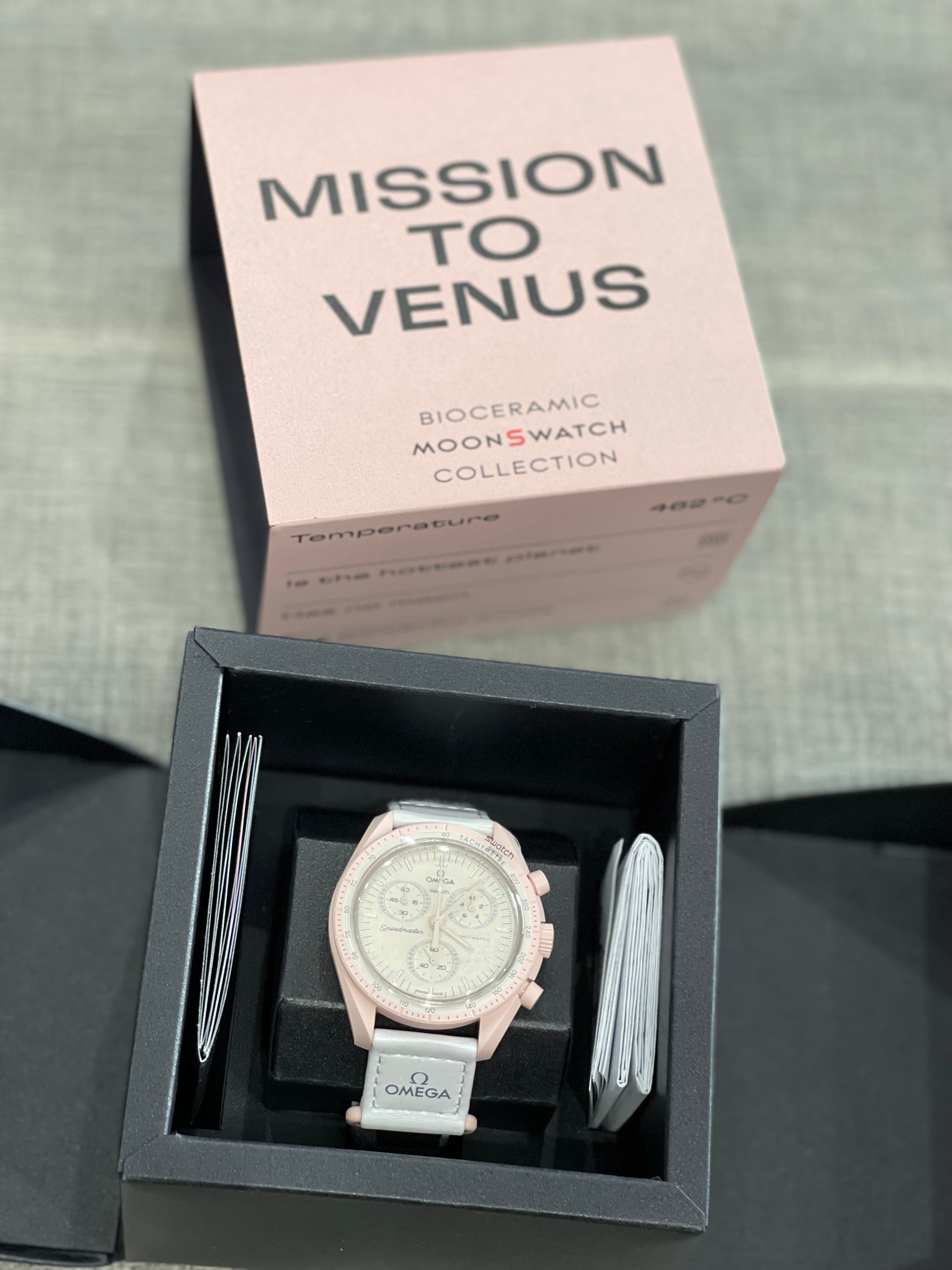 Mission Moonswatch biocéramique Swatch x Omega sur Vénus