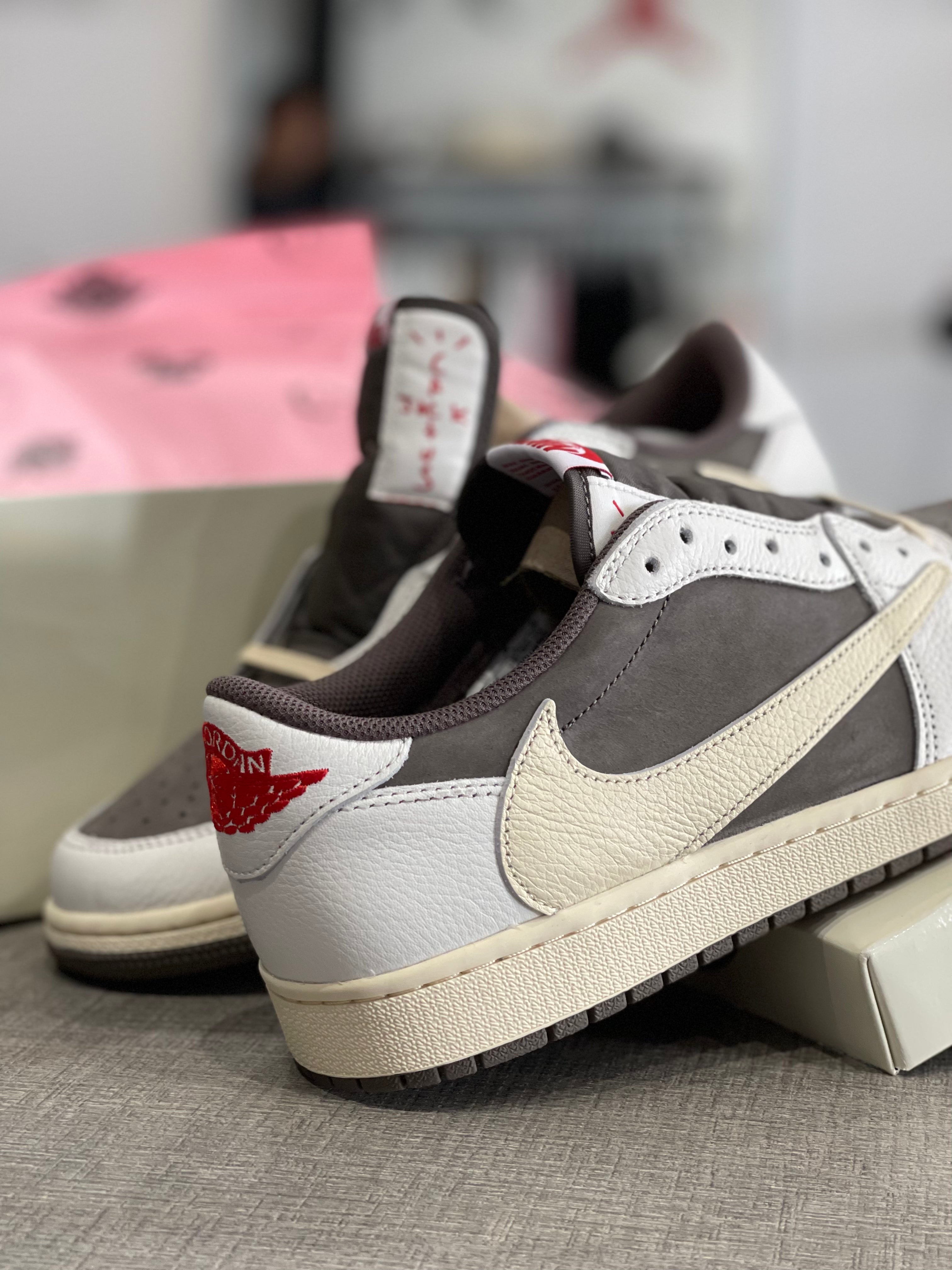 AIR JORDAN 1 RETRO LOW X TRAVIS SCOTT REVERSE MOCHA