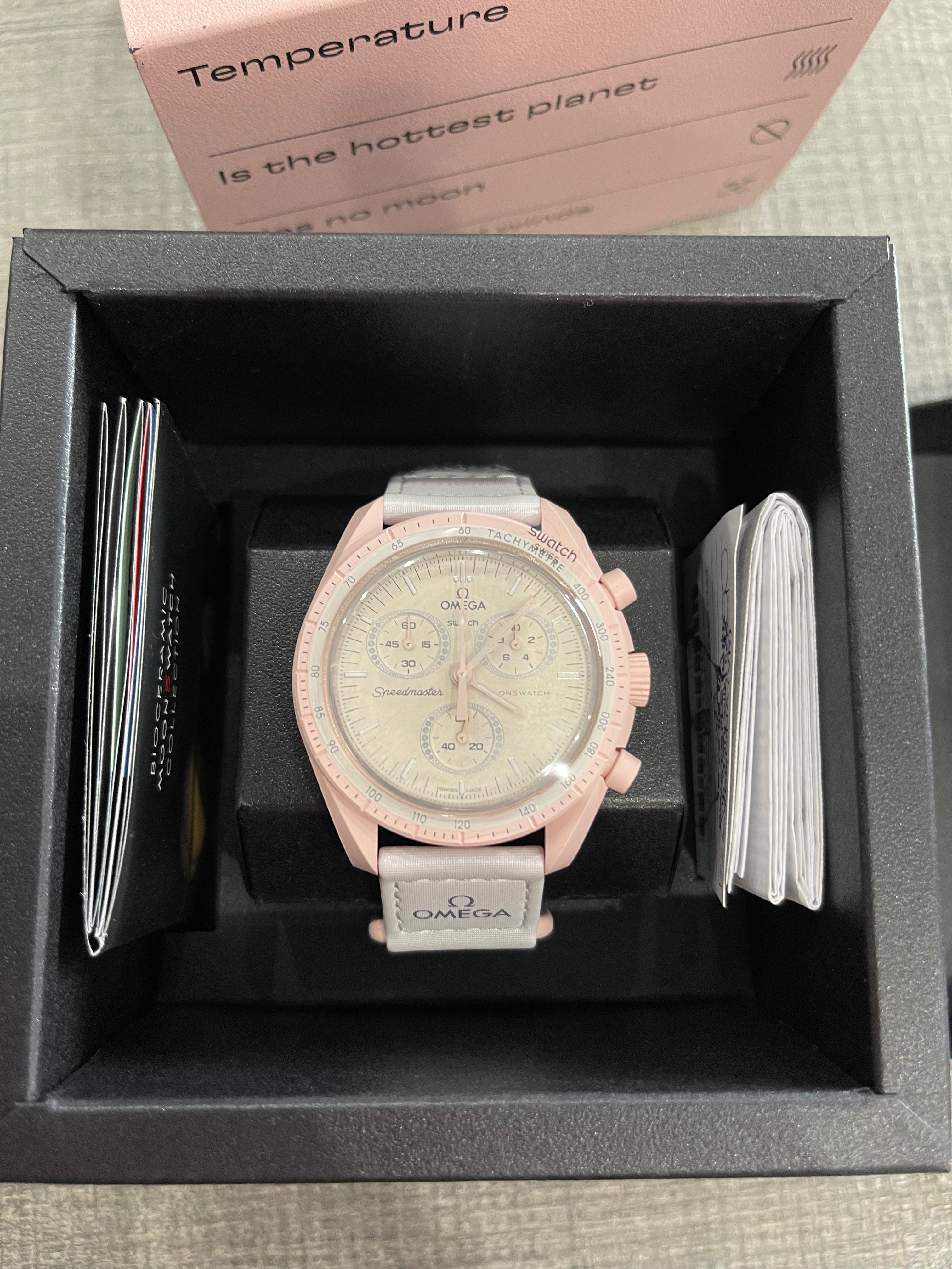 Mission Moonswatch biocéramique Swatch x Omega sur Vénus