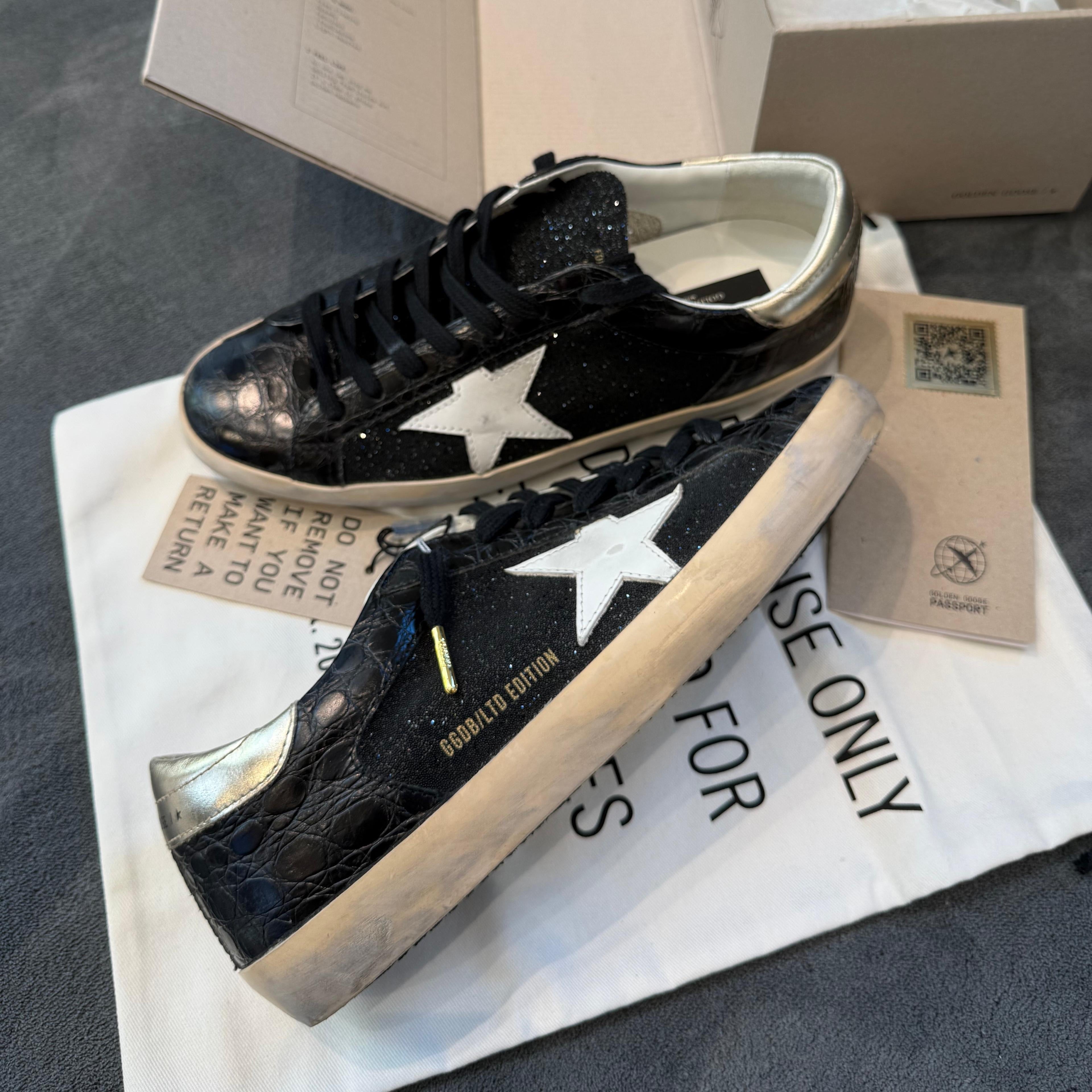GOLDEN GOOSE X SWAROVSKI SUPER STAR BLACK SPARCKLY TAB GOLD
