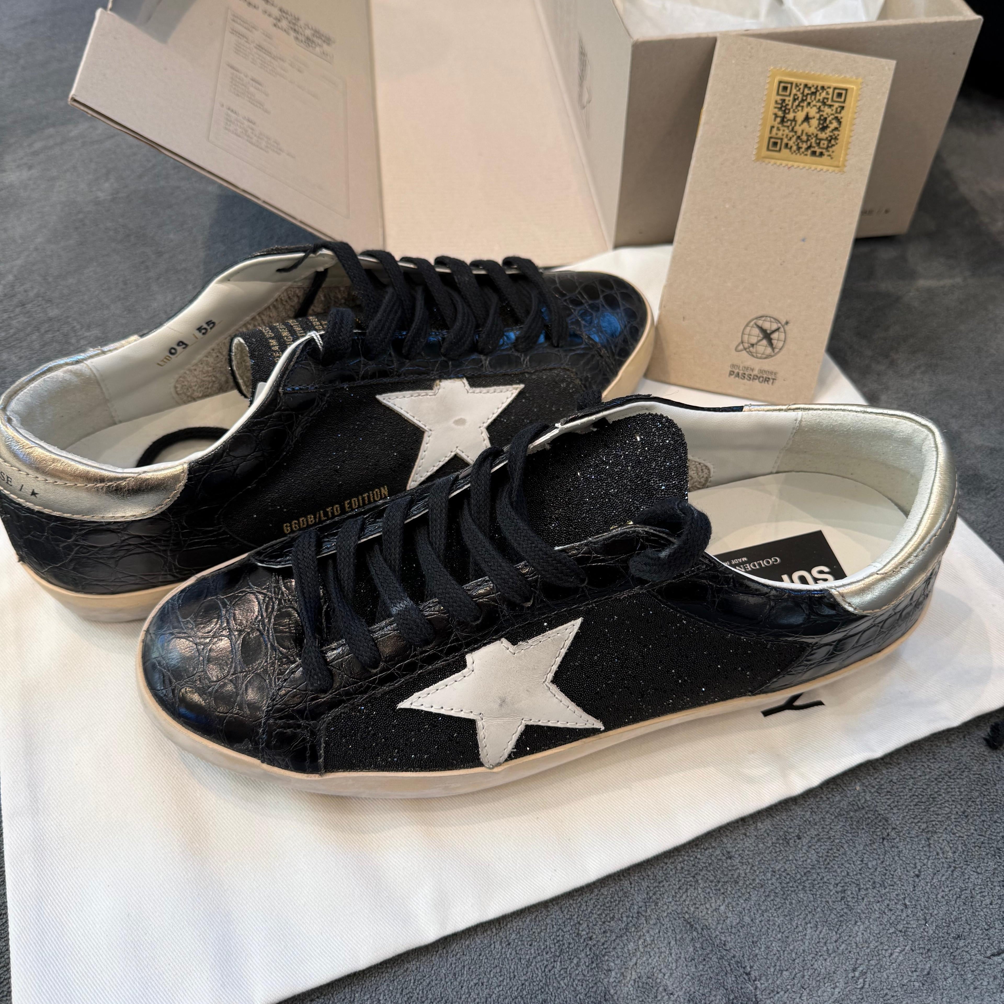 GOLDEN GOOSE X SWAROVSKI SUPER STAR BLACK SPARCKLY TAB GOLD