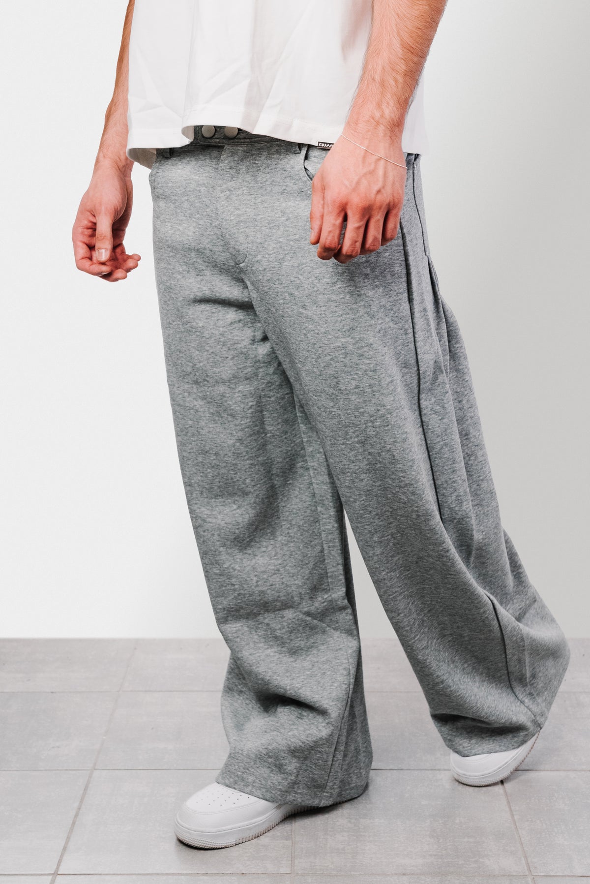 BACK PINCES GREY SWEATPANTS - Shoebuya Design