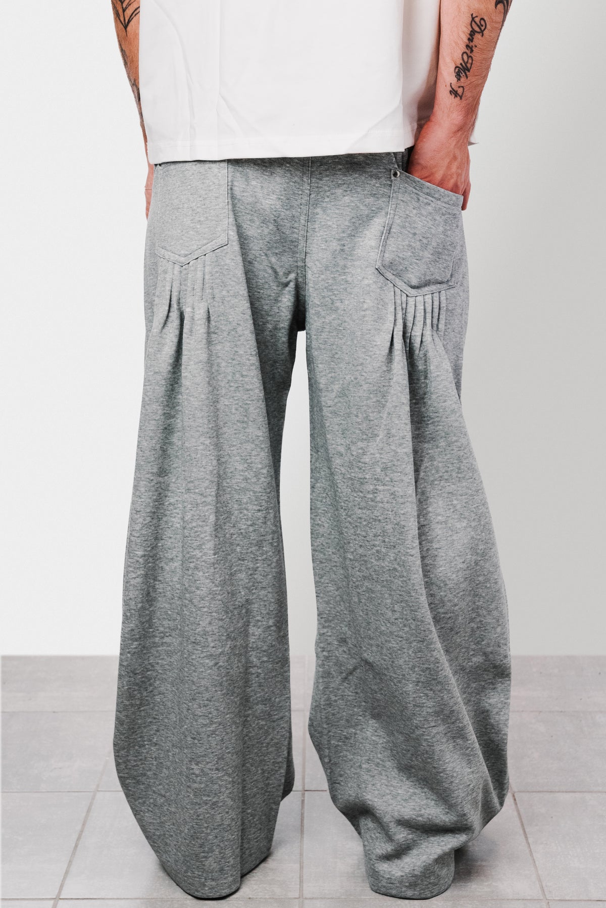 BACK PINCES GREY SWEATPANTS - Shoebuya Design