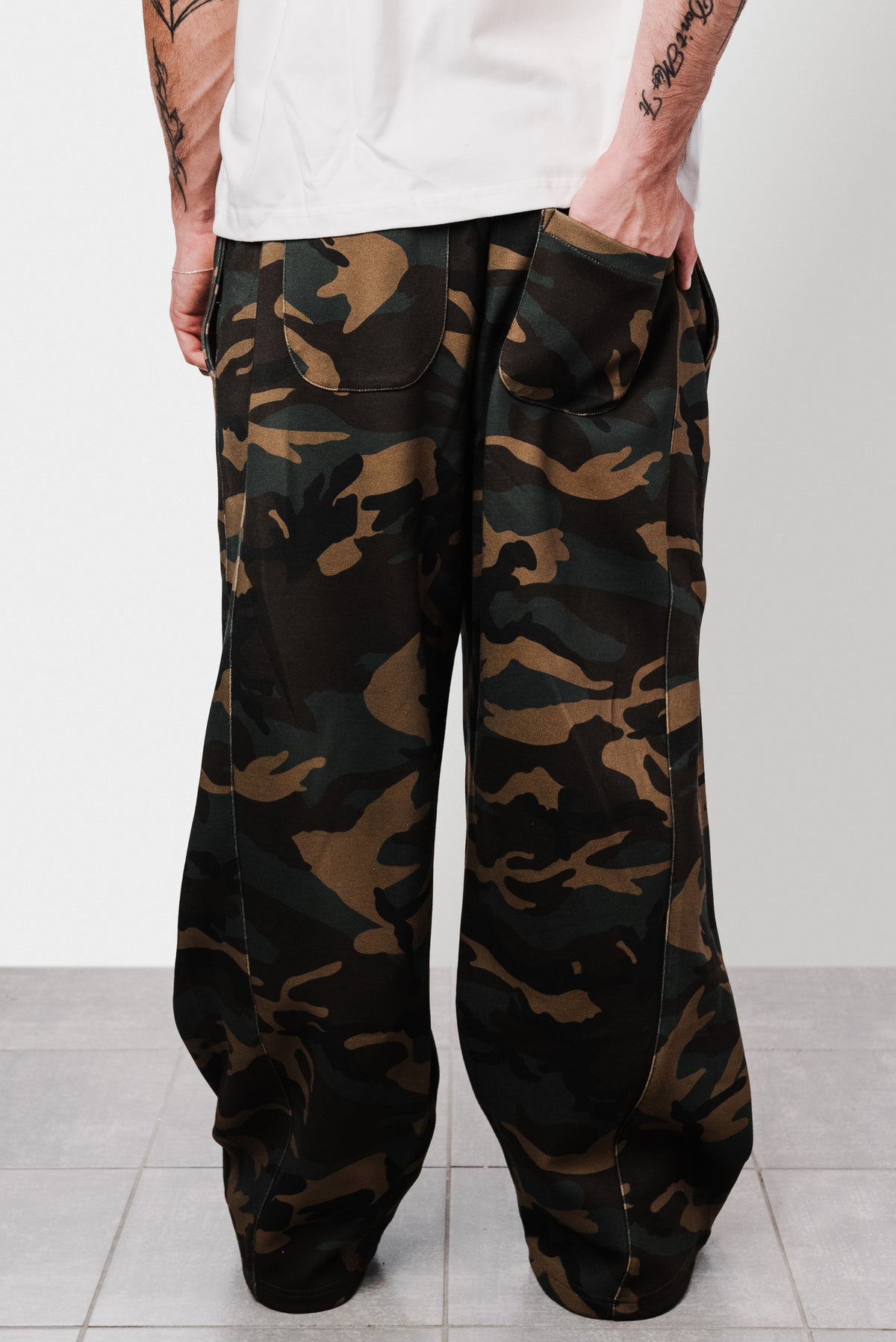 YELLOW RUNNING CAMO SWEATPANTS - Shoebuya Design