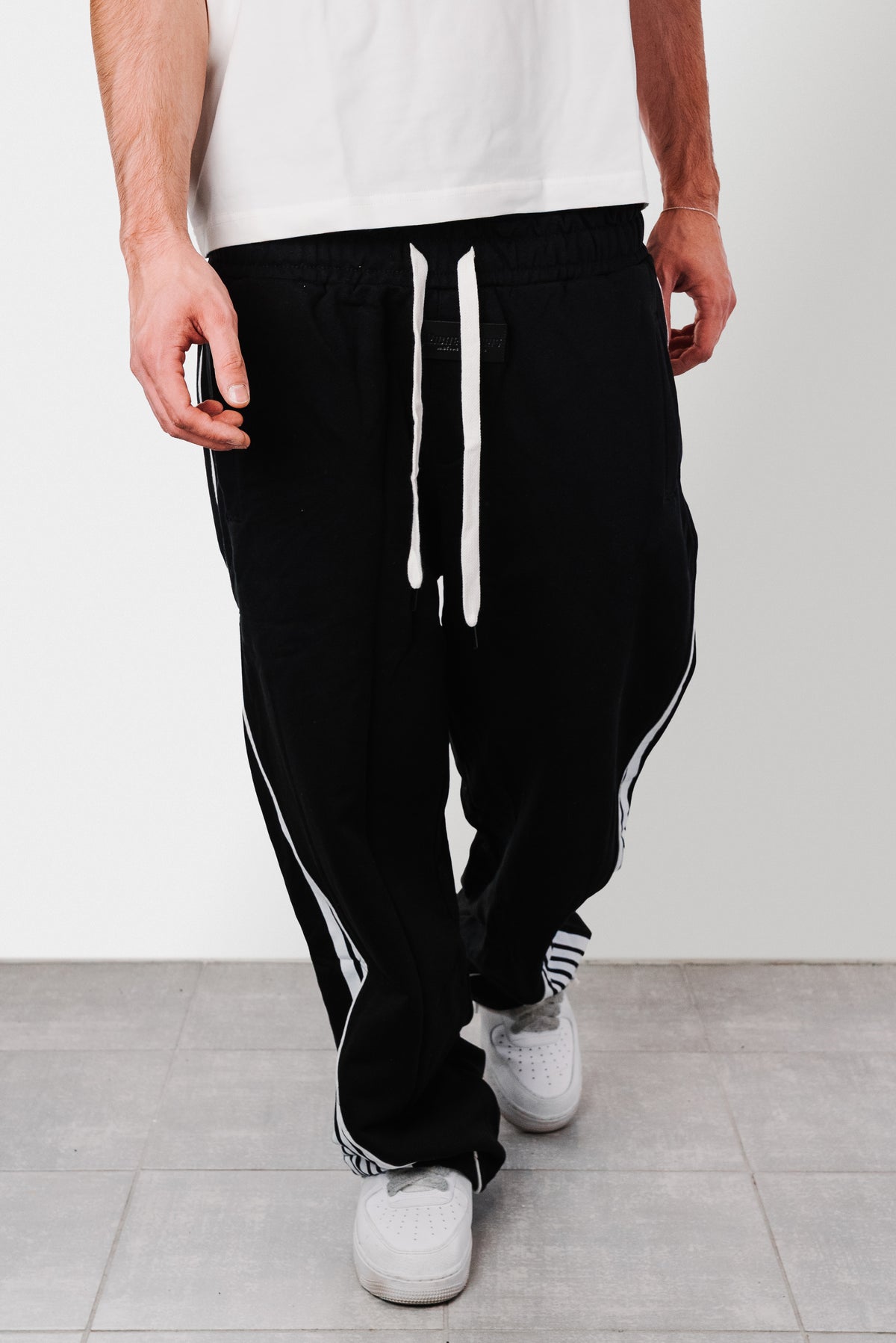 LINES BLACK PANTS - Riches Paris