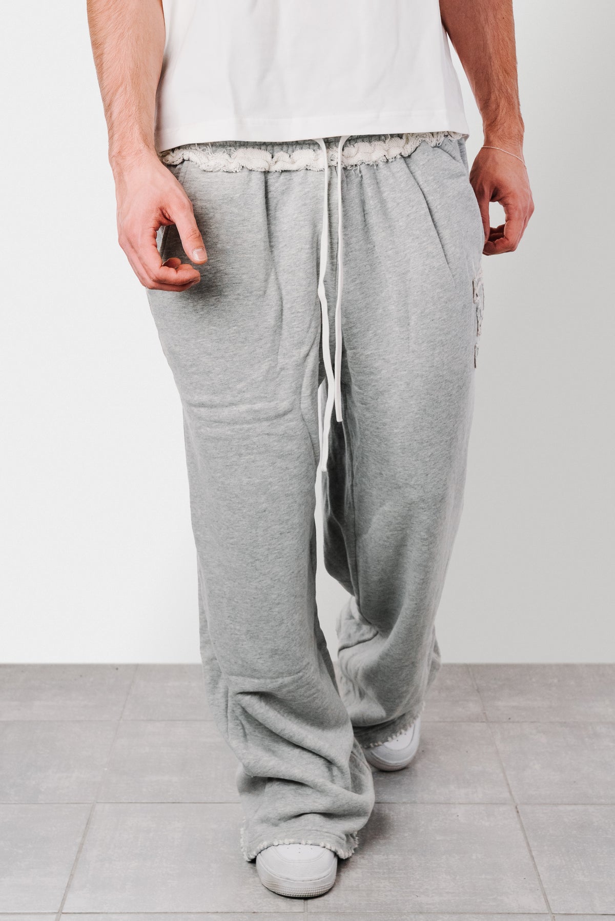 TDBE PATCH GREY TRACKPANTS - TheDoubleE