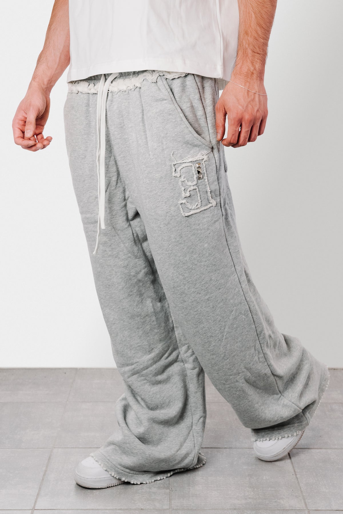 TDBE PATCH GREY TRACKPANTS - TheDoubleE