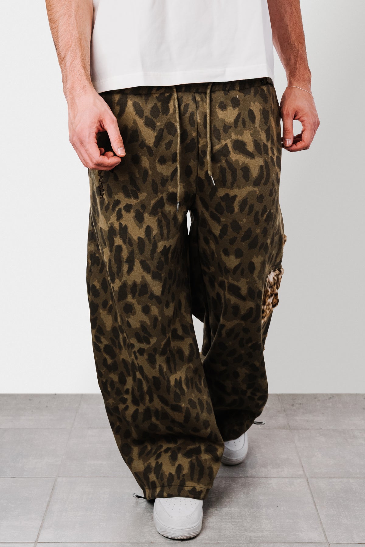CROSS FUR CAMO SWEATPANTS - Shoebuya Design