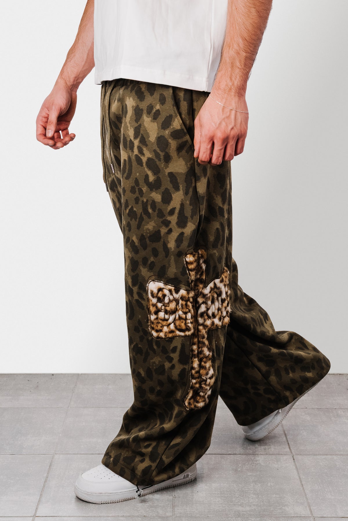 CROSS FUR CAMO SWEATPANTS - Shoebuya Design