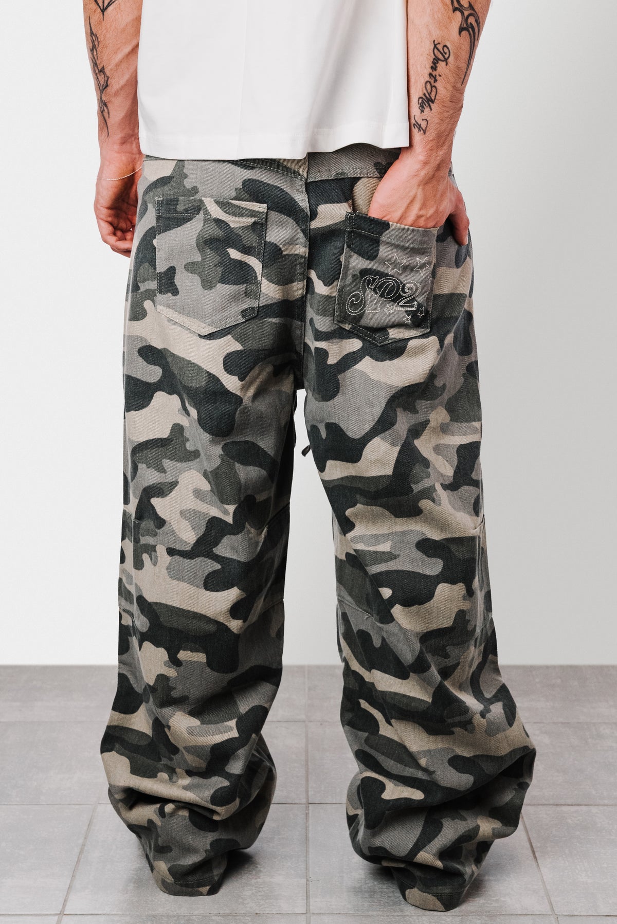 SP2 CAMO DENIM BALLOON JEANS - Shoebuya Design