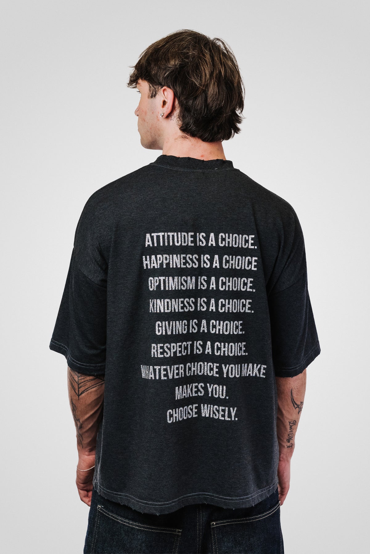 GLITTER TEXT ANTRACITE TEE - Signs Brand