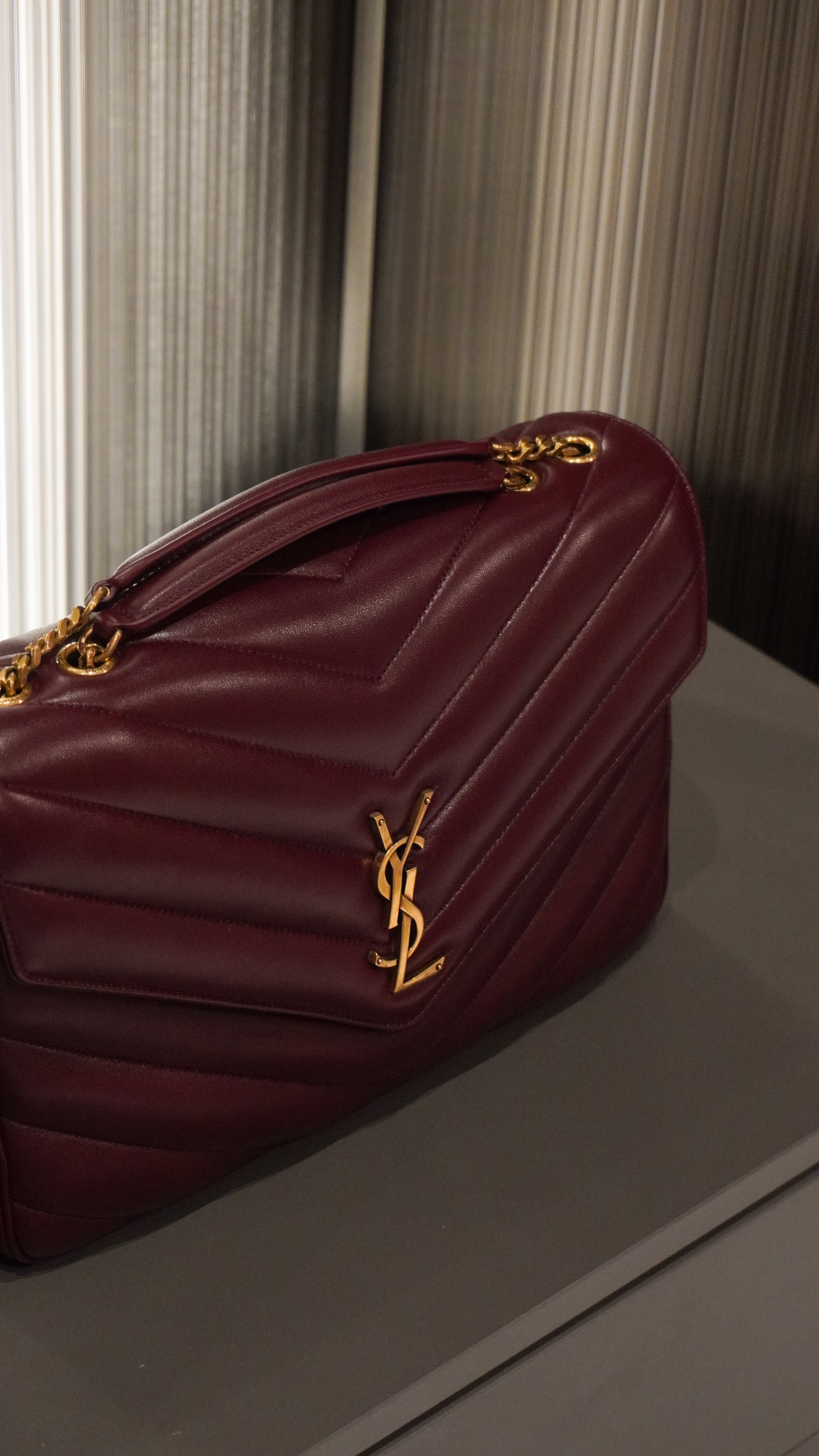 BORSA LOULOU BIG IN PELLE DI VITELLO TRAPUNTATA BORDEAUX - Yves Saint Laurent
