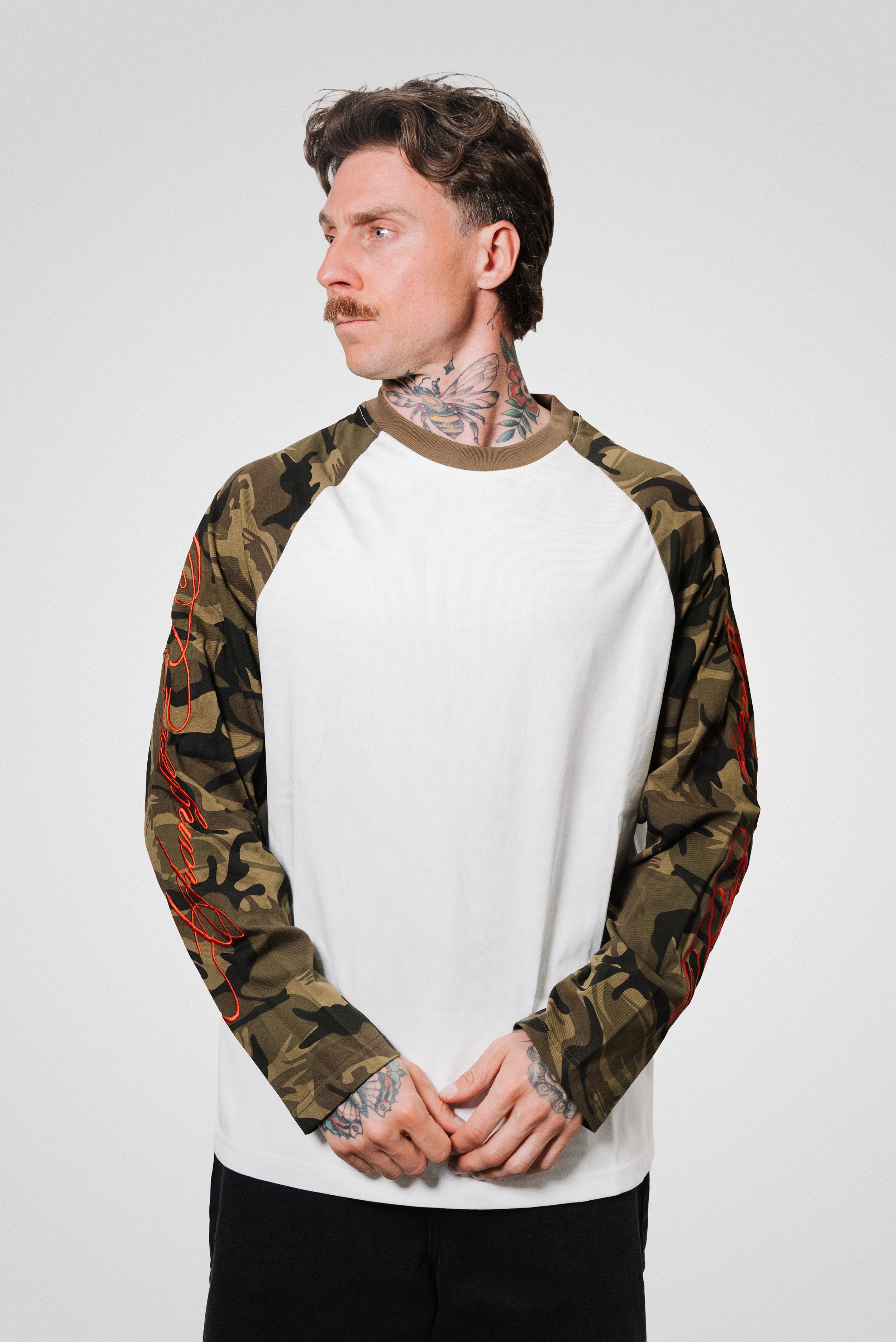 EMBROIDERED SLEEVE CAMO LONGSLEEVE WHITE - Shoebuya Design