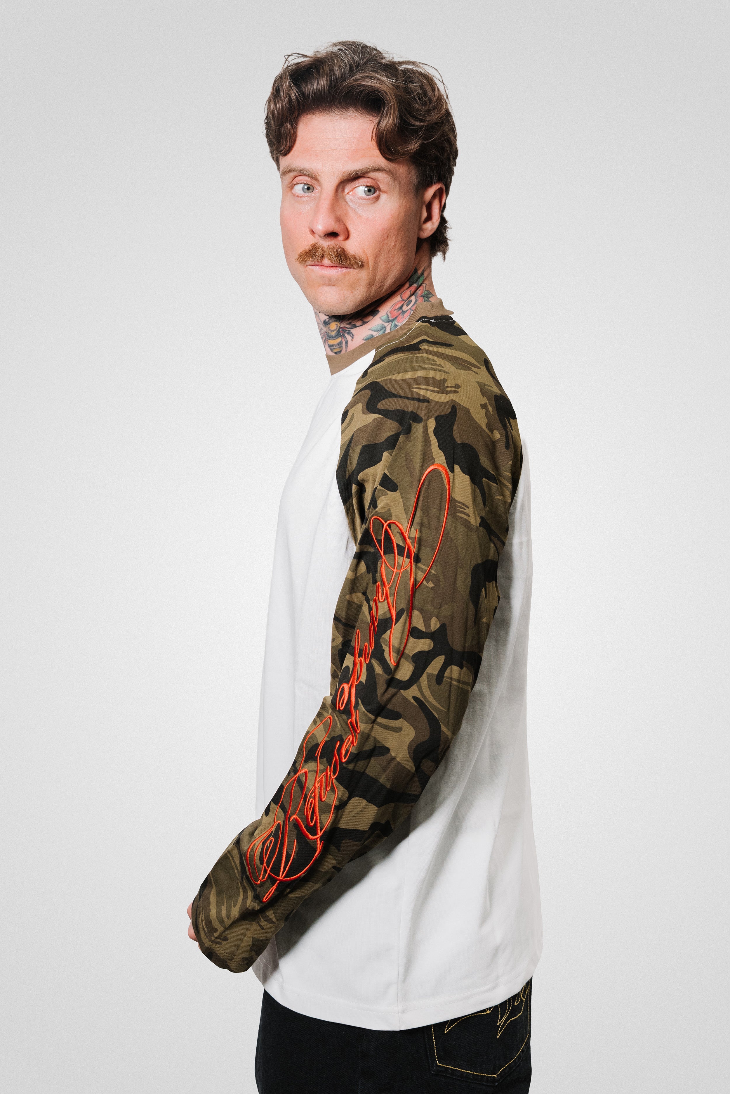 EMBROIDERED SLEEVE CAMO LONGSLEEVE WHITE - Shoebuya Design