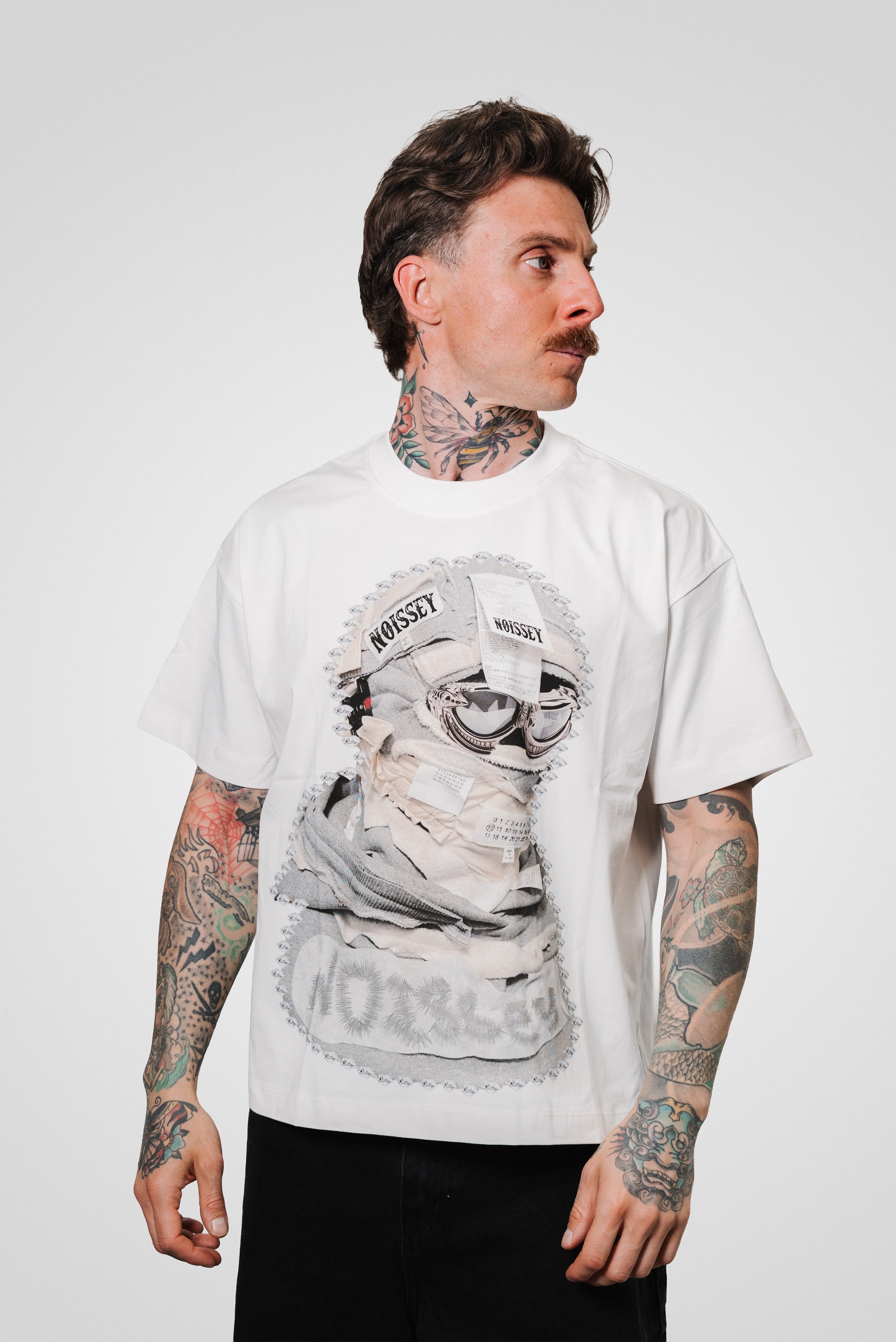 DESERT MASK WHITE BOXY TEE - Noissey Brand