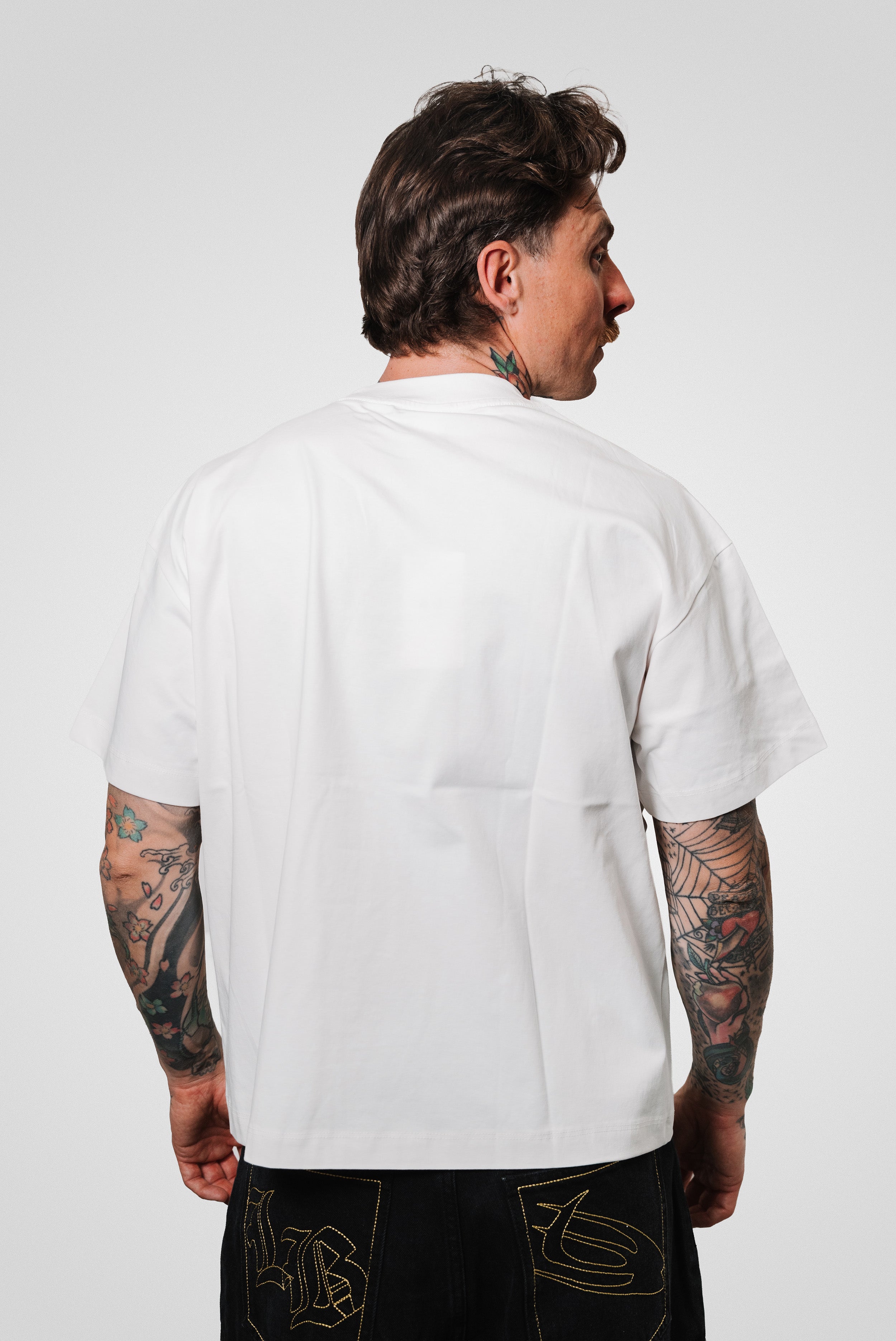 DESERT MASK WHITE BOXY TEE - Noissey Brand