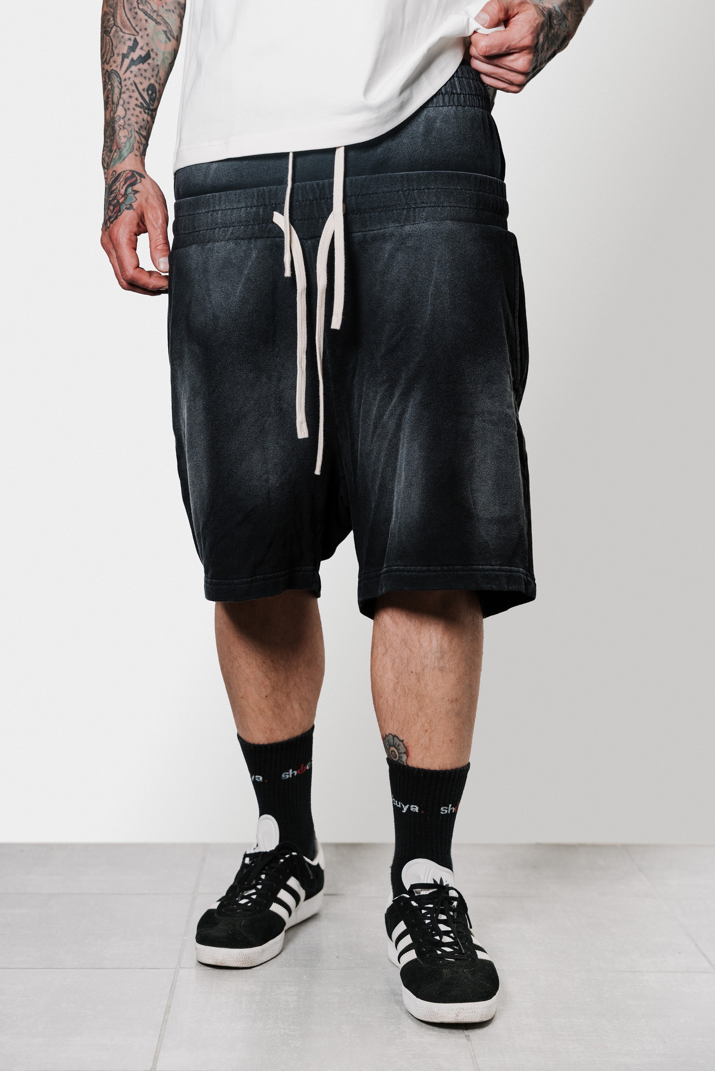 DOUBLE WASHED BLACK SHORTS - Shoebuya Design