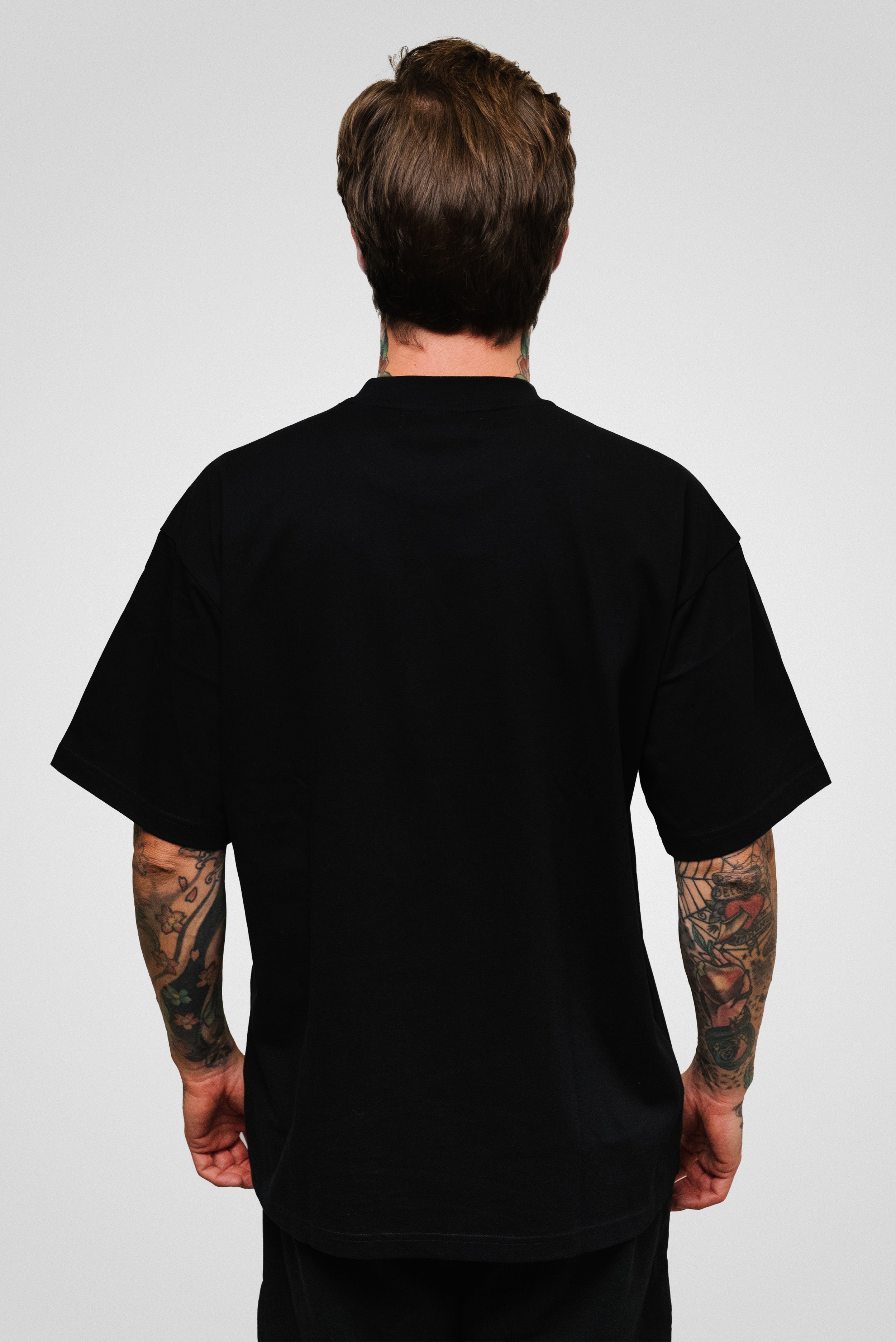 ITALICS SHOEBUYA LOGO TEE BLACK - Shoebuya Brand