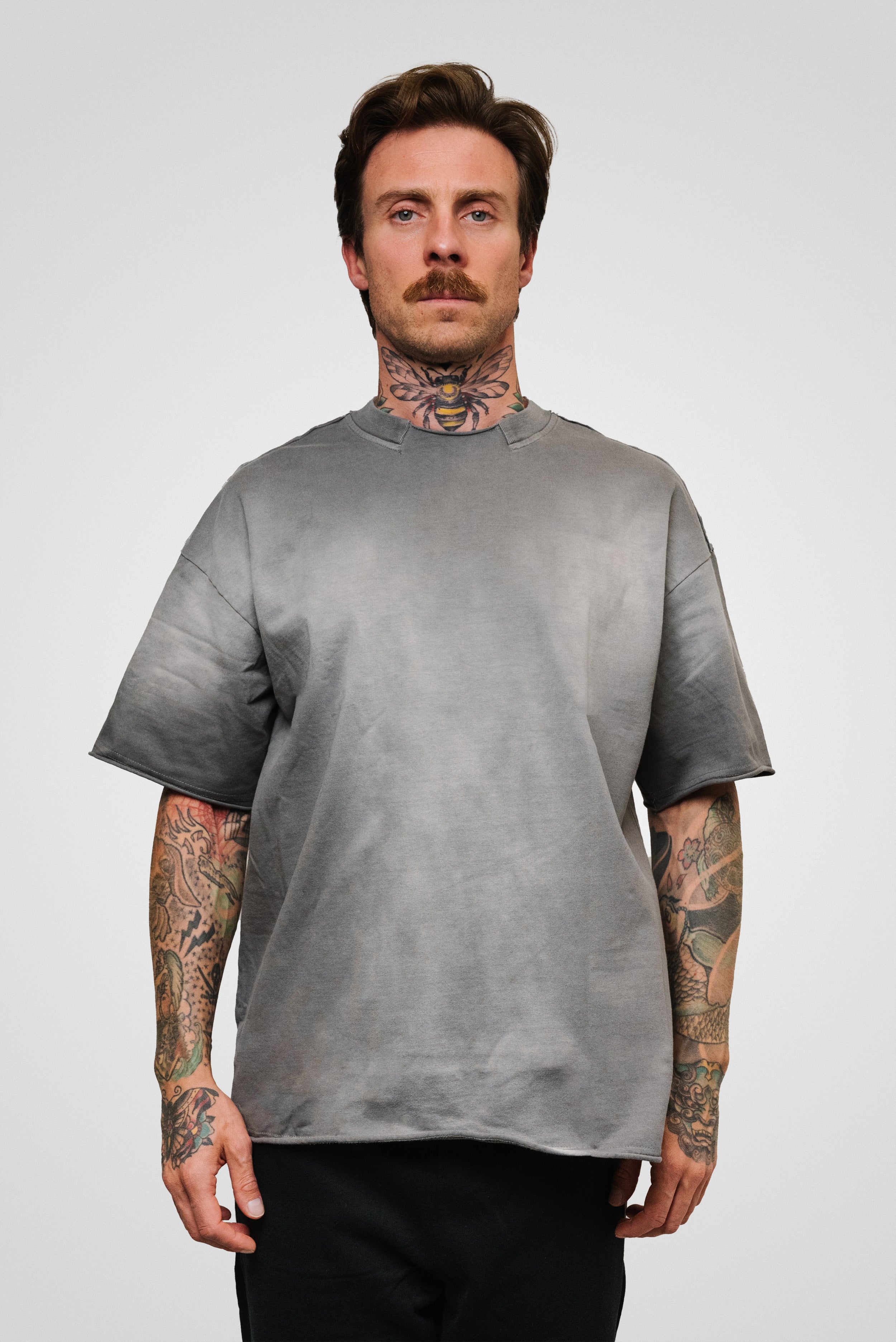 THE DISTRESSED SPRAY FRAYED EDGES TEE GREY - Shoebuya Brand