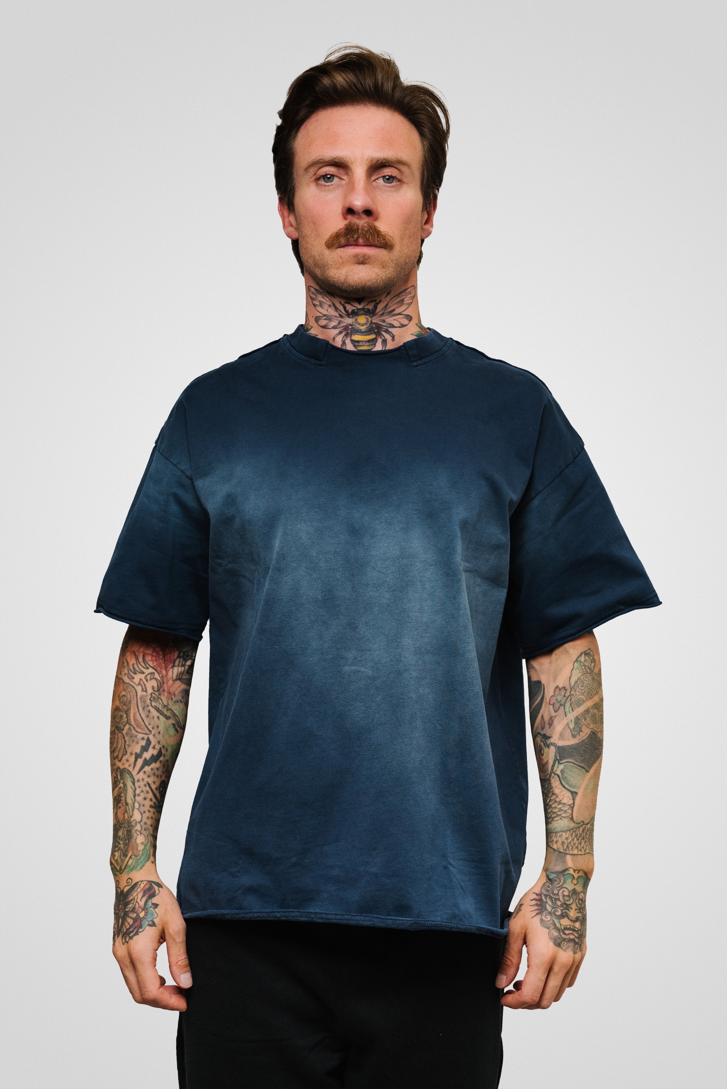 THE DISTRESSED SPRAY FRAYED EDGES TEE BLUE - Shoebuya Brand