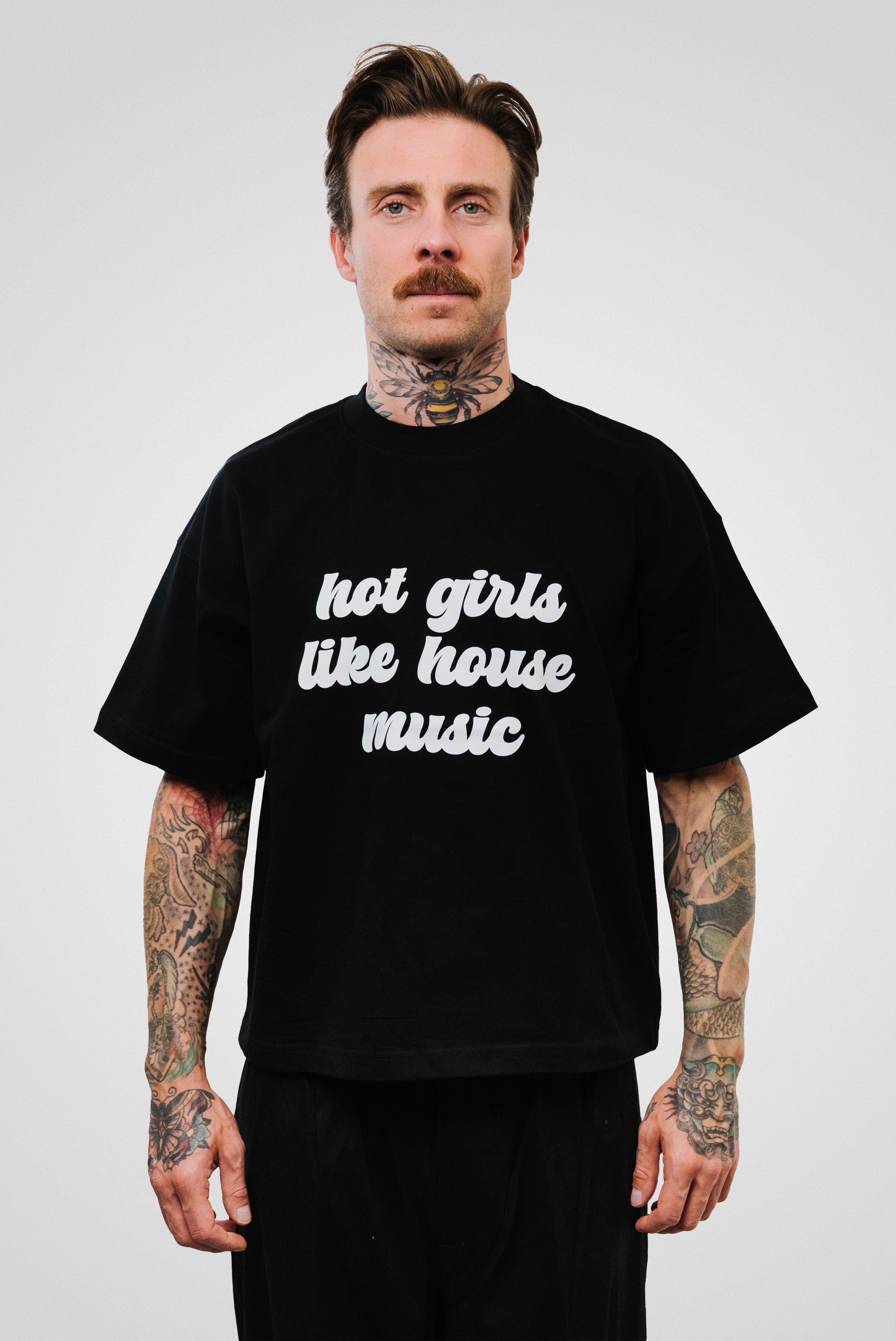 HOT GIRLS BOXY TEE BLACK - Shoebuya Brand