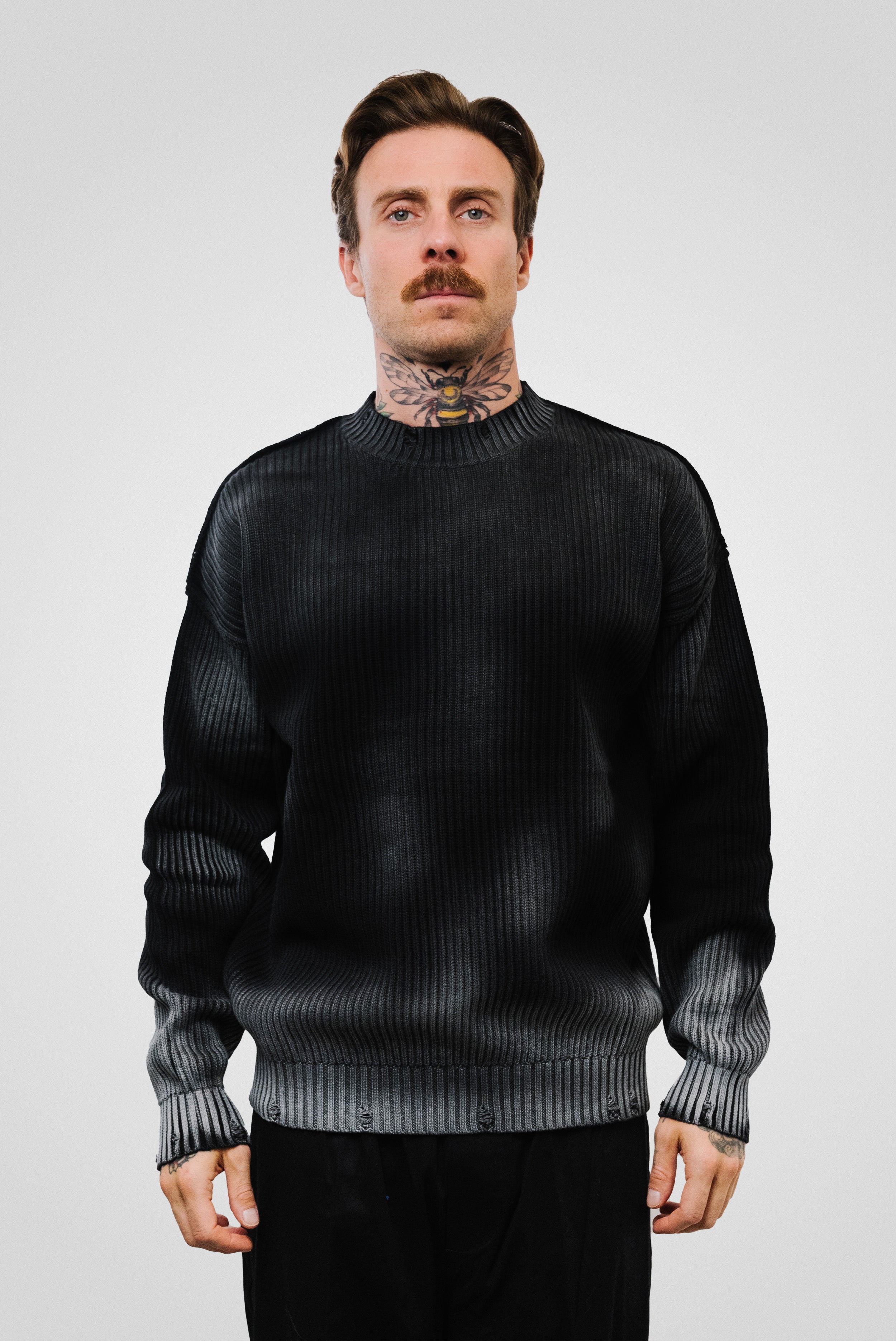 BLACK SWEATER - QYB