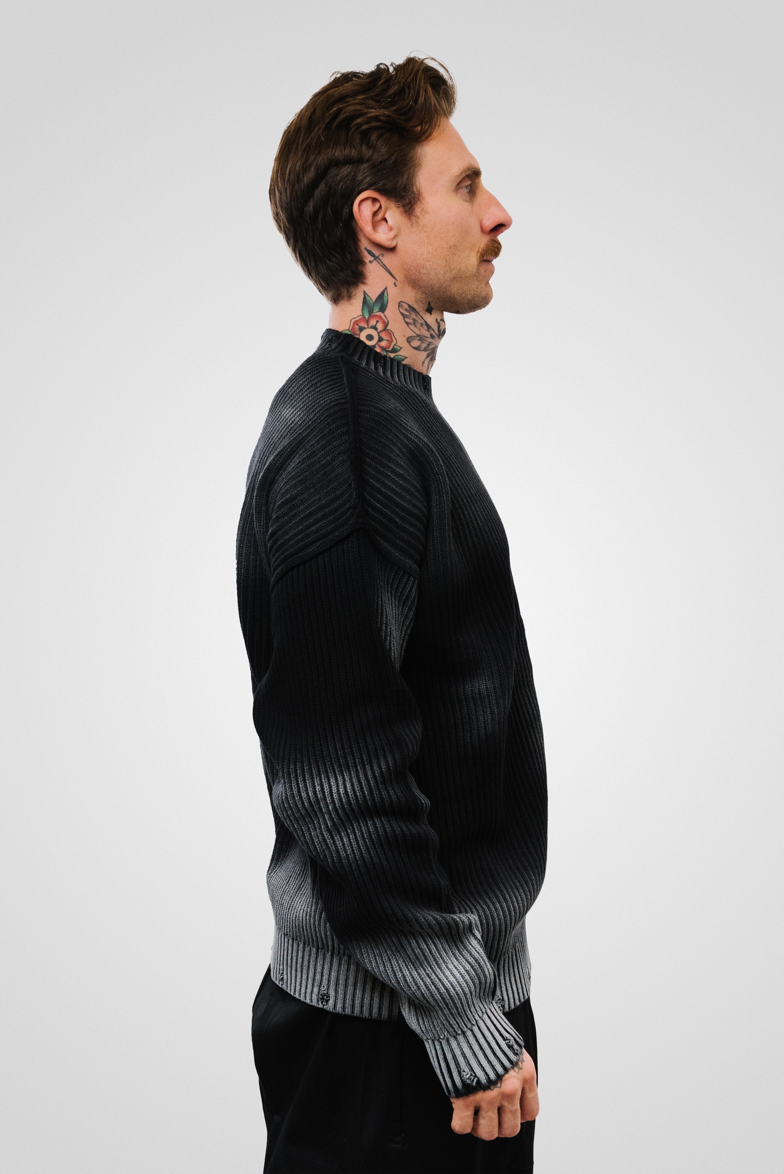 BLACK SWEATER - QYB