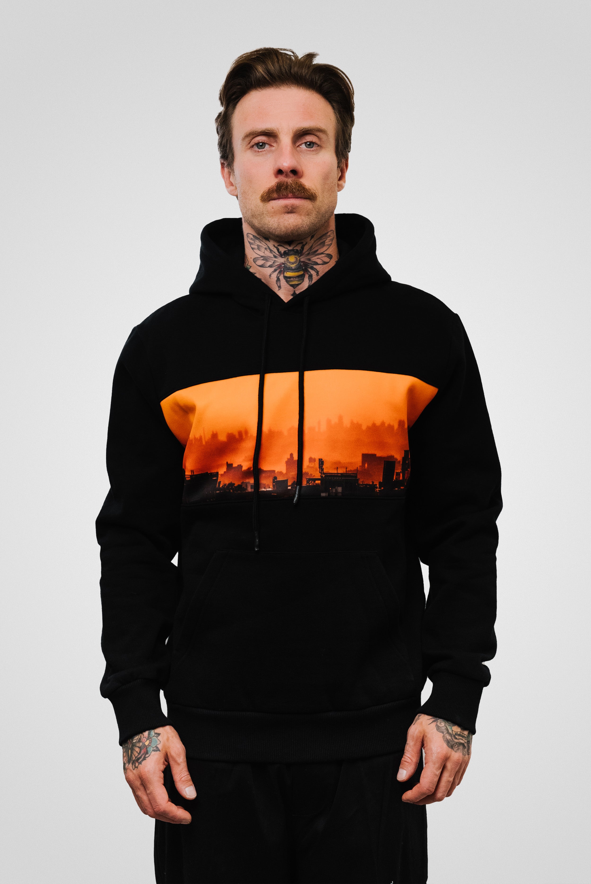 SUNSET HOODIE BLACK / Molly