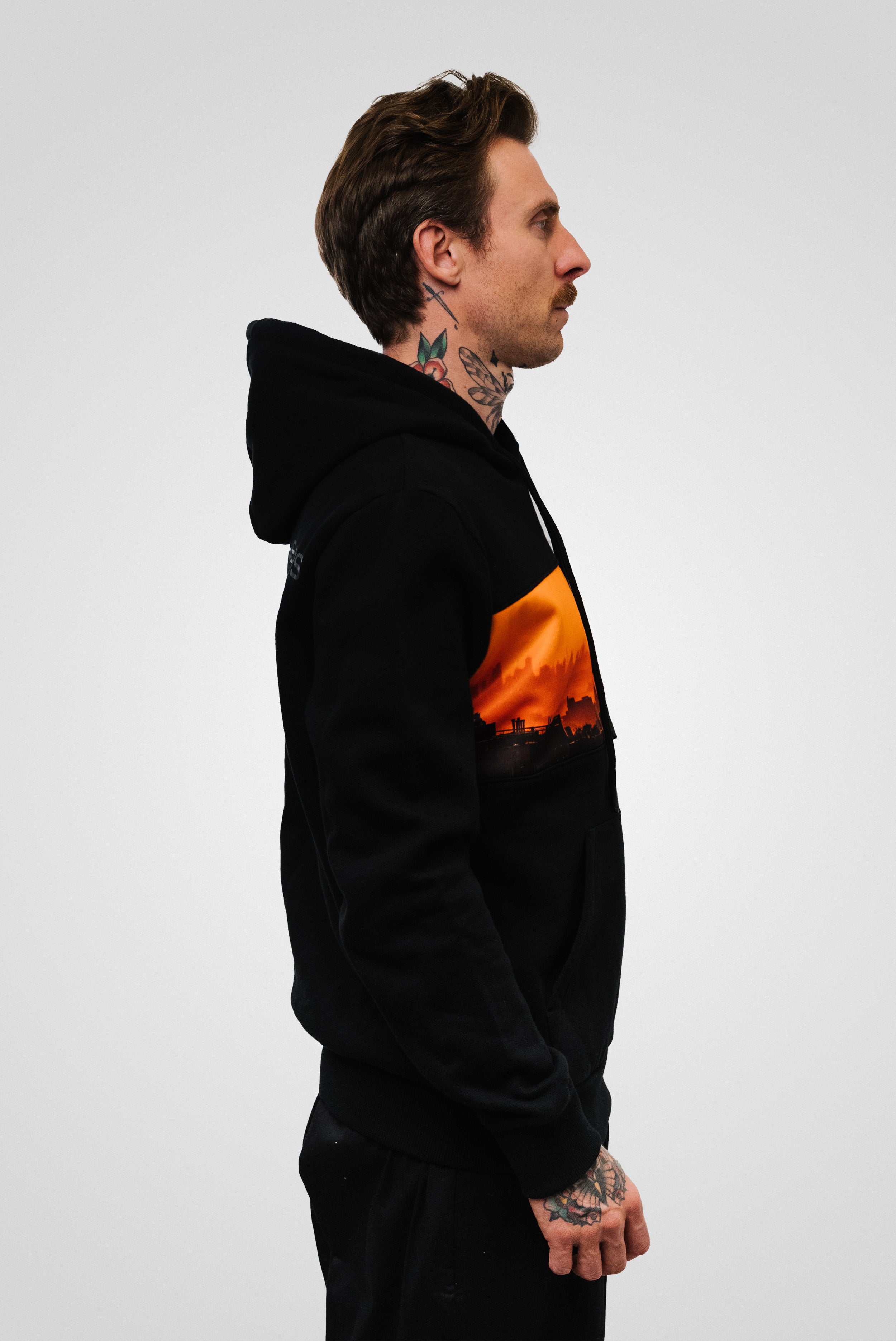 SUNSET HOODIE BLACK / Molly