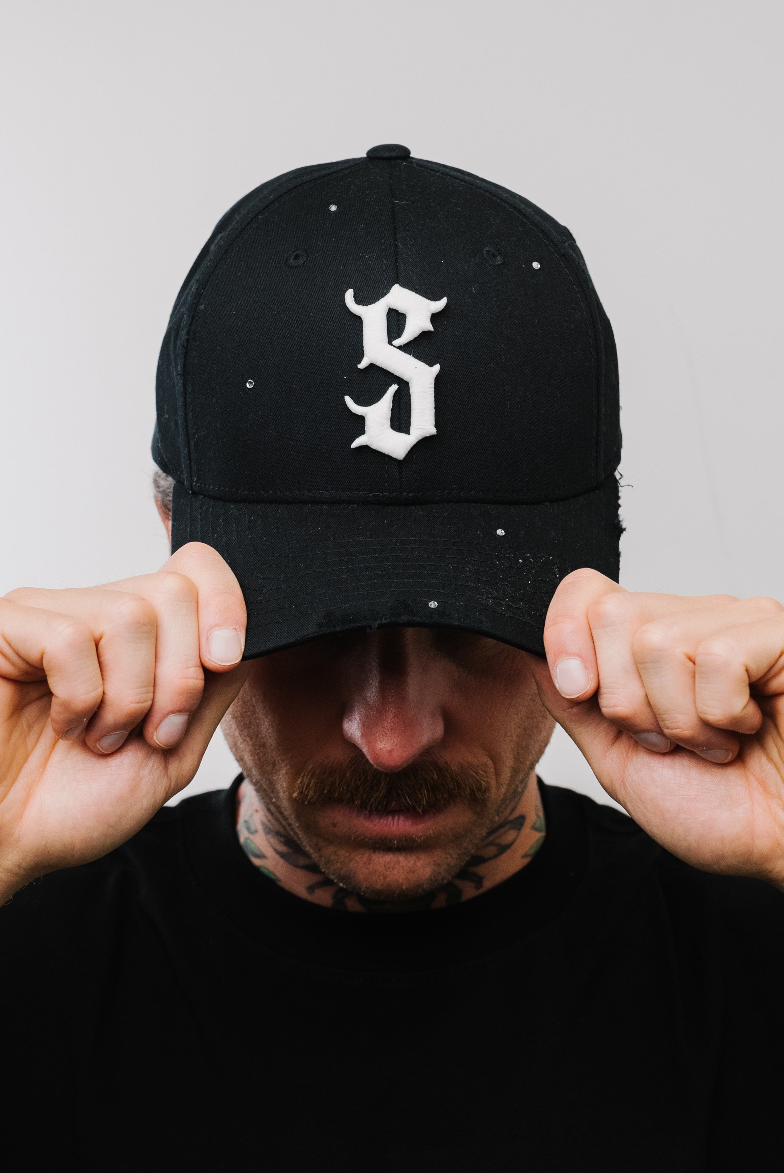 S GLITTER CAP - Signs