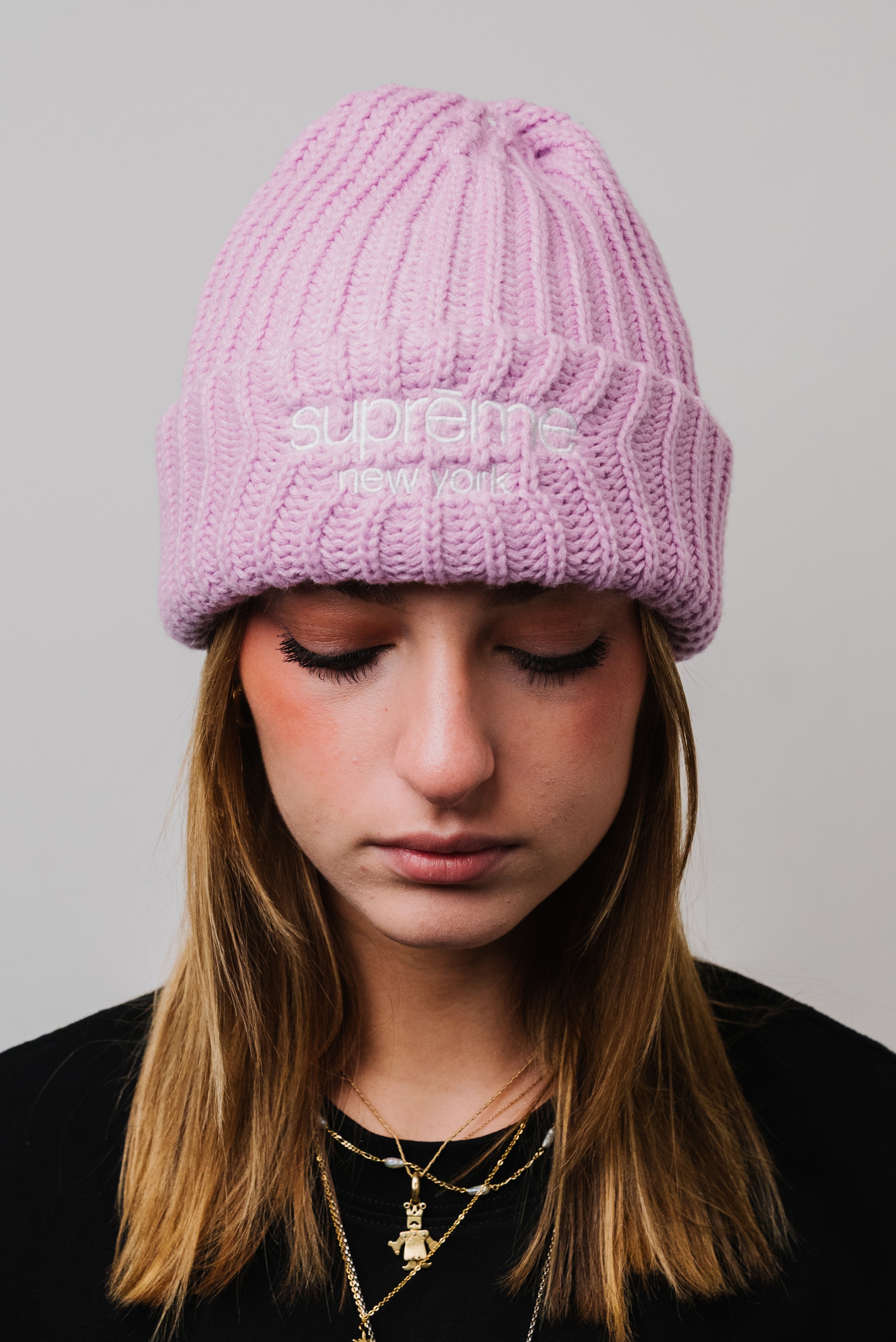 SUPREME CHUNKY RIB LOGO BEANIE PINK