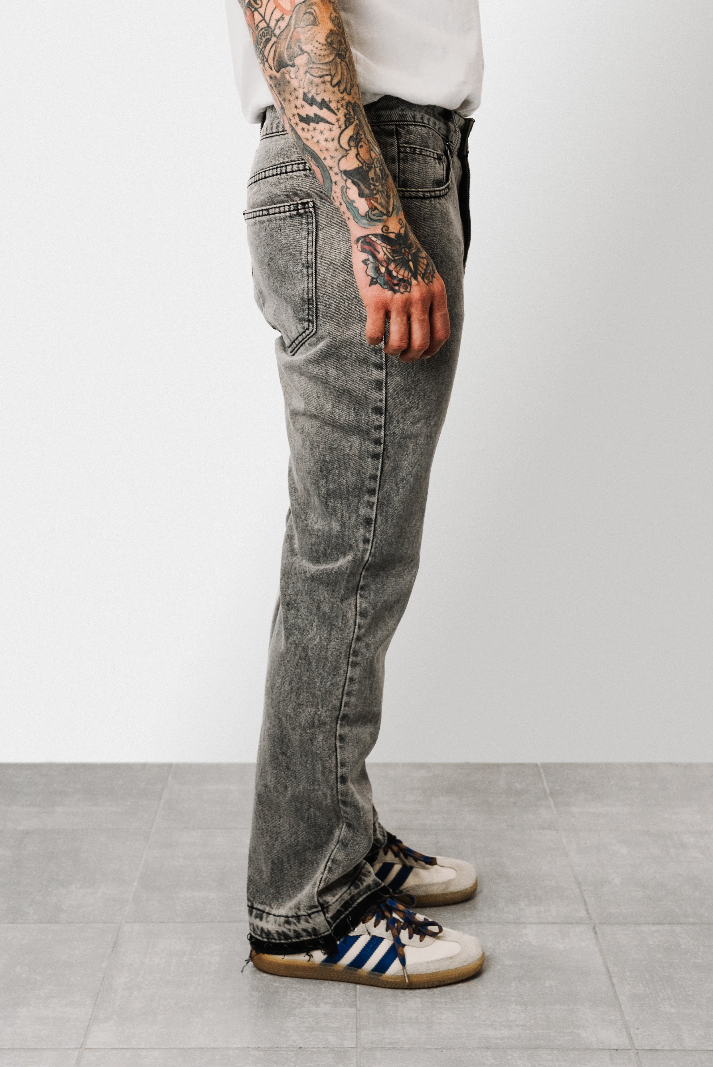 TORN AT THE BOTTOM GREY JEANS - Shoebuya Brand