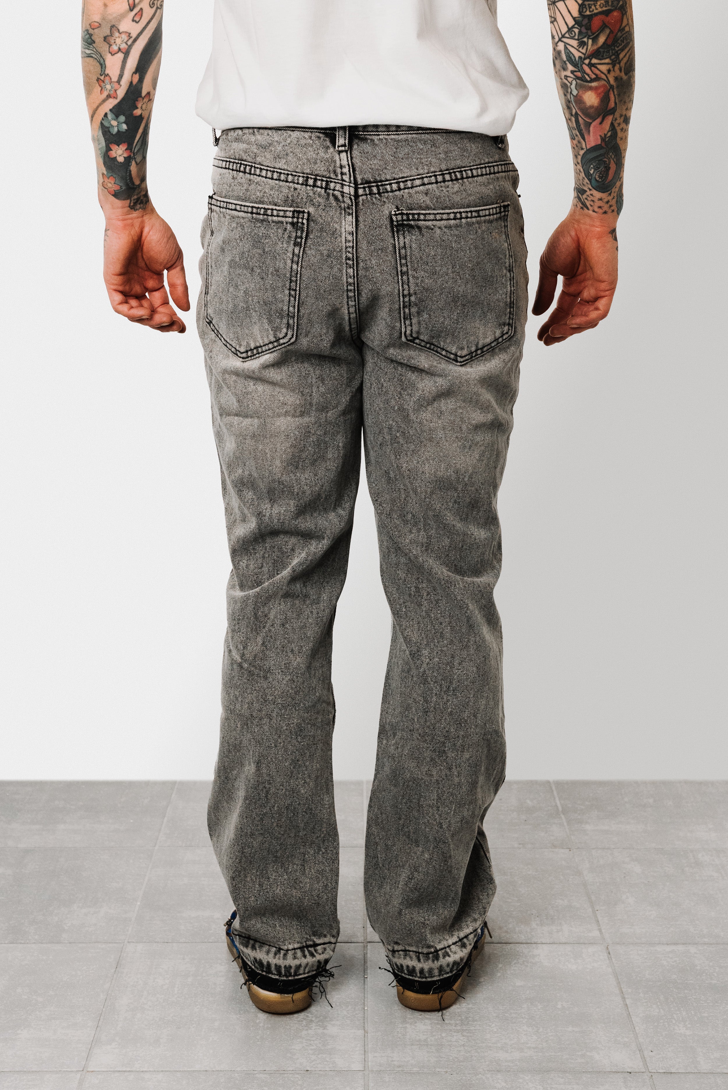 TORN AT THE BOTTOM GREY JEANS - Shoebuya Brand