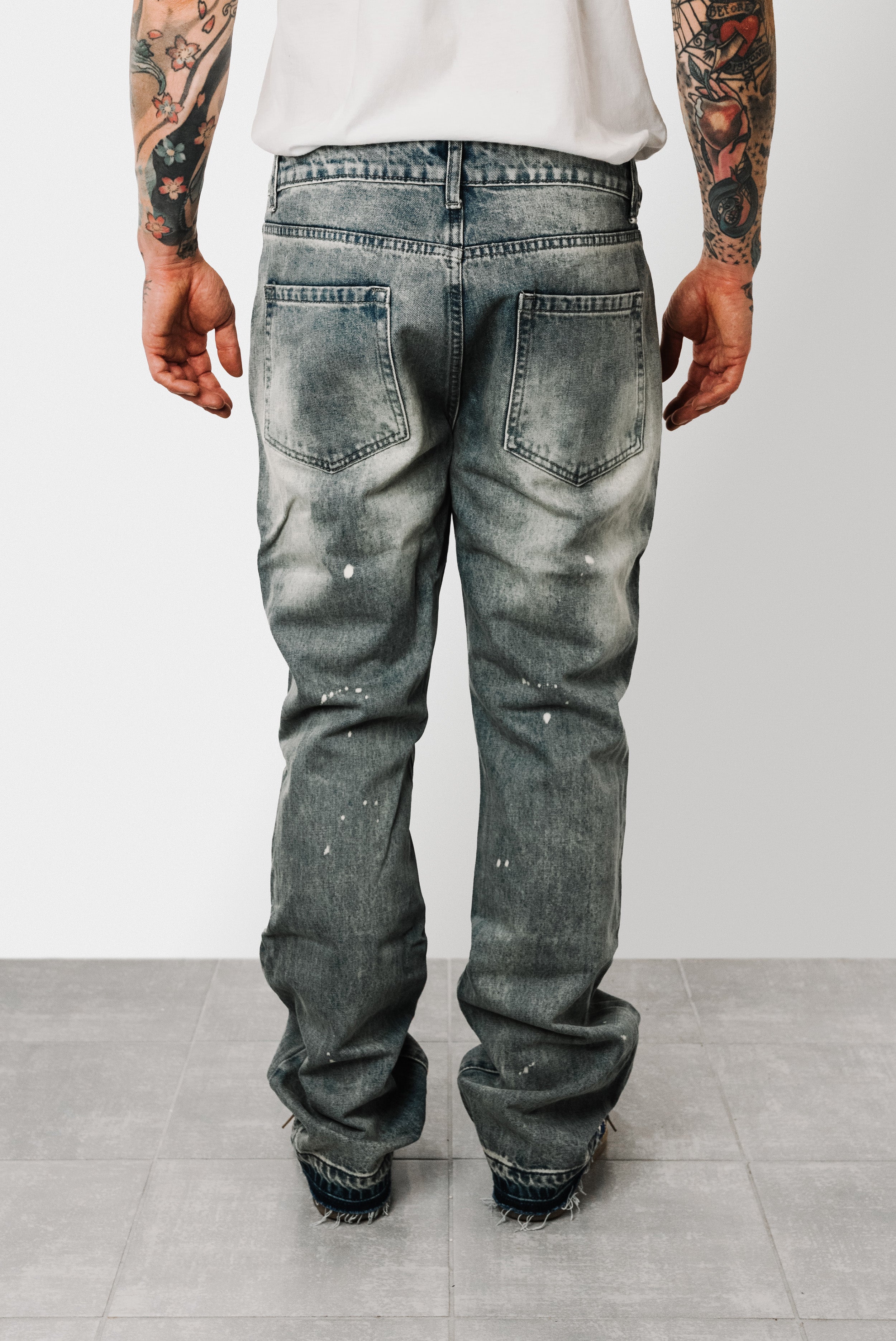 TORN AT THE BOTTOM BLUE JEANS - Replacement Brand
