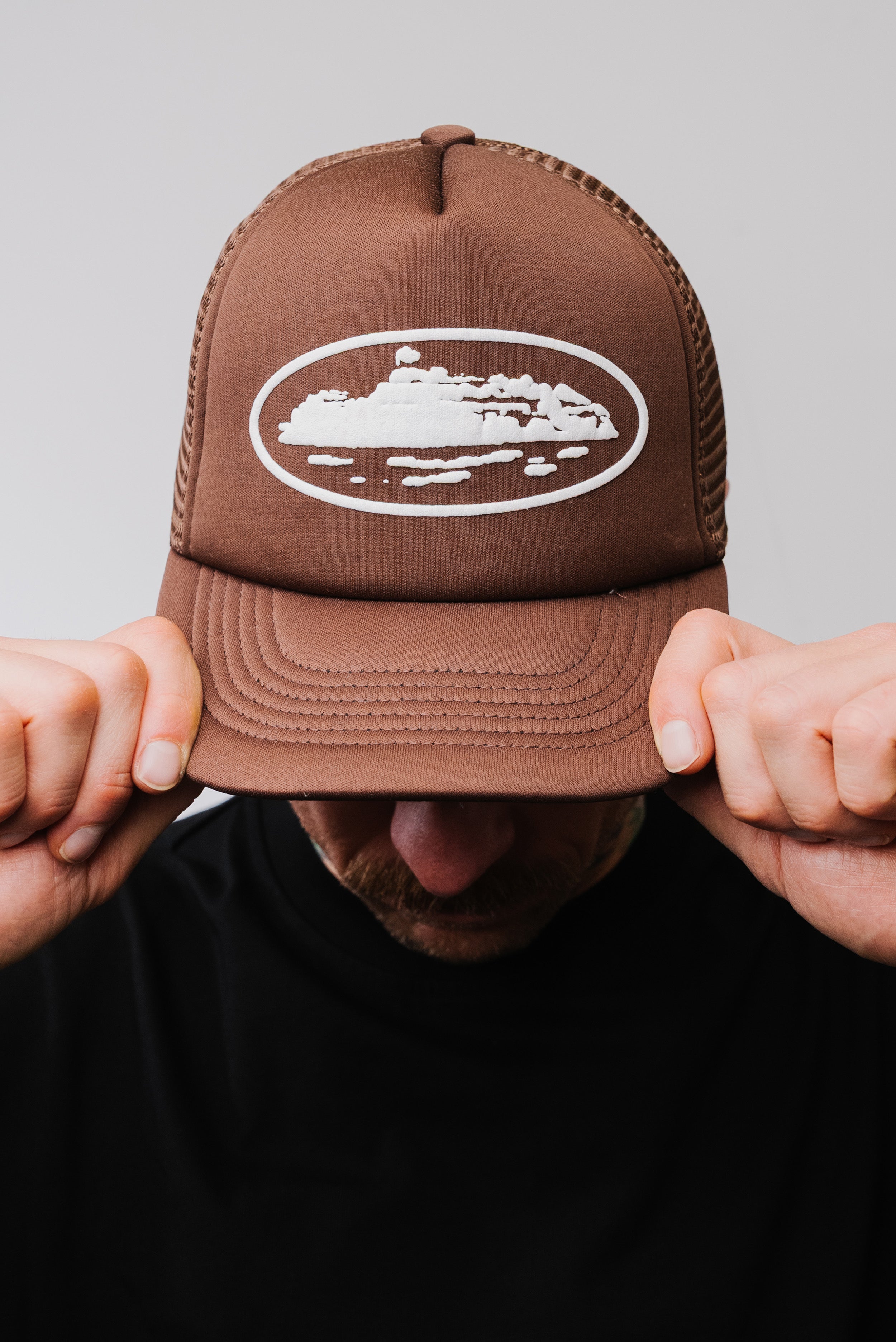 CORTEIZ ALCATRAZ PREMIUM PUFF PRINT TRUCKER HAT BROWN